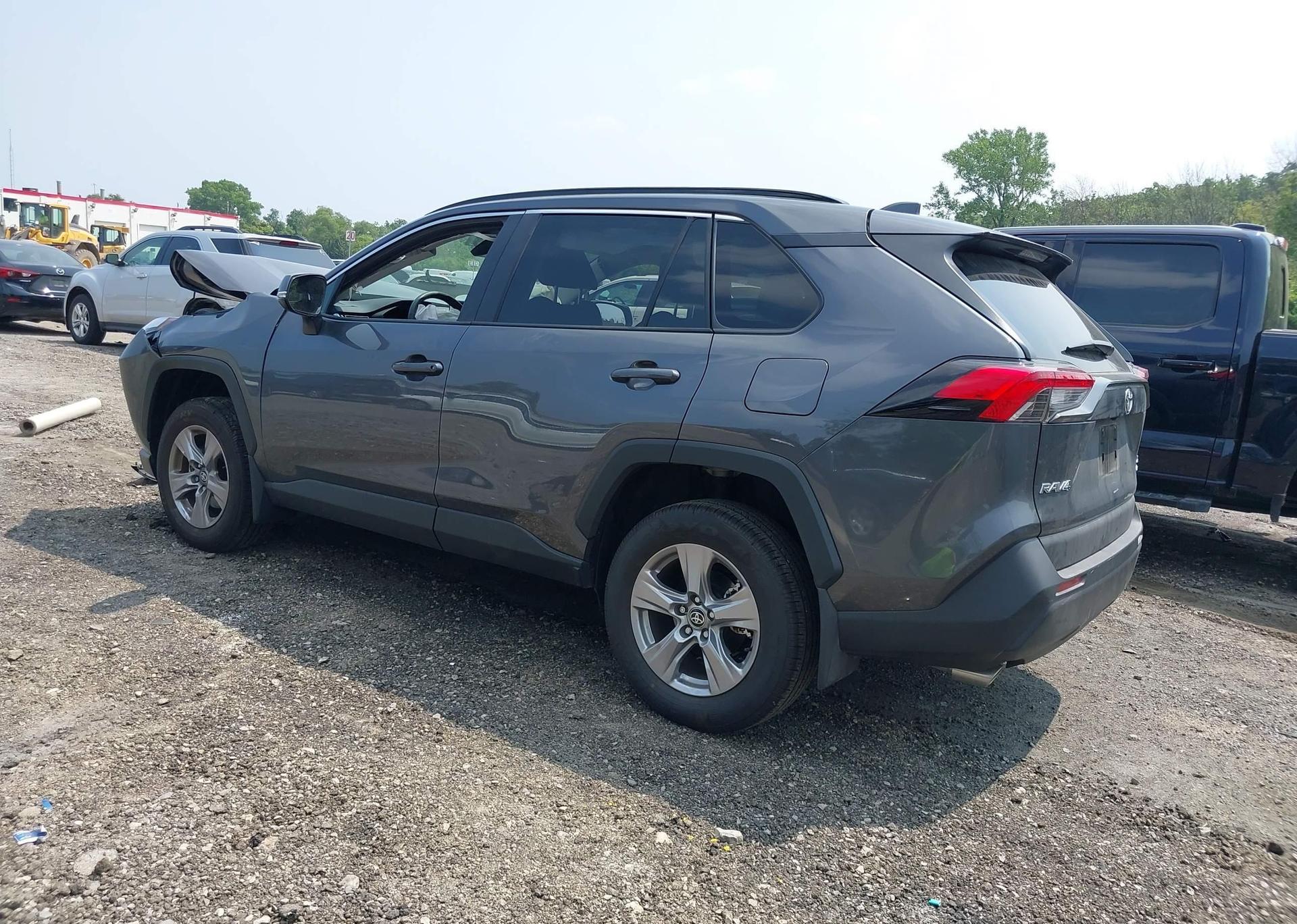 2025 TOYOTA RAV4 XLE