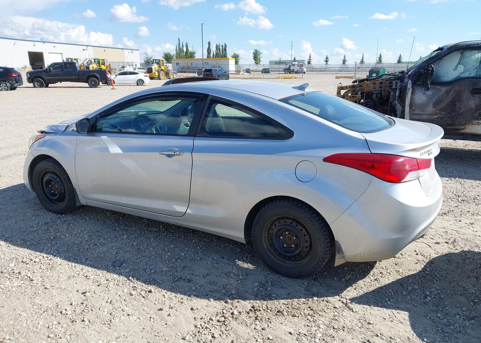 2013 HYUNDAI elantra se