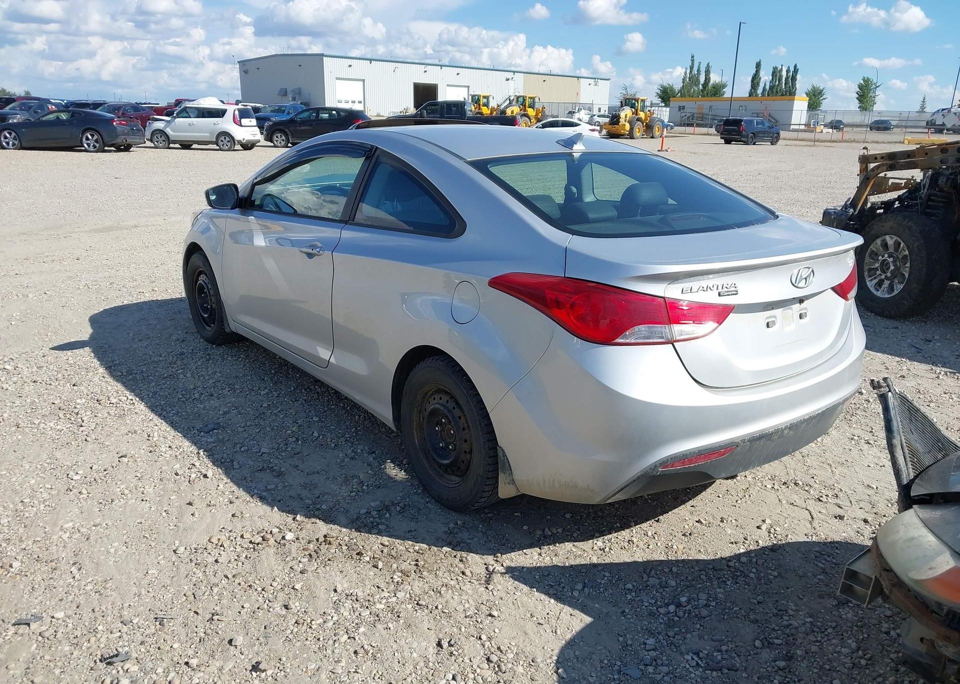 2013 HYUNDAI elantra se