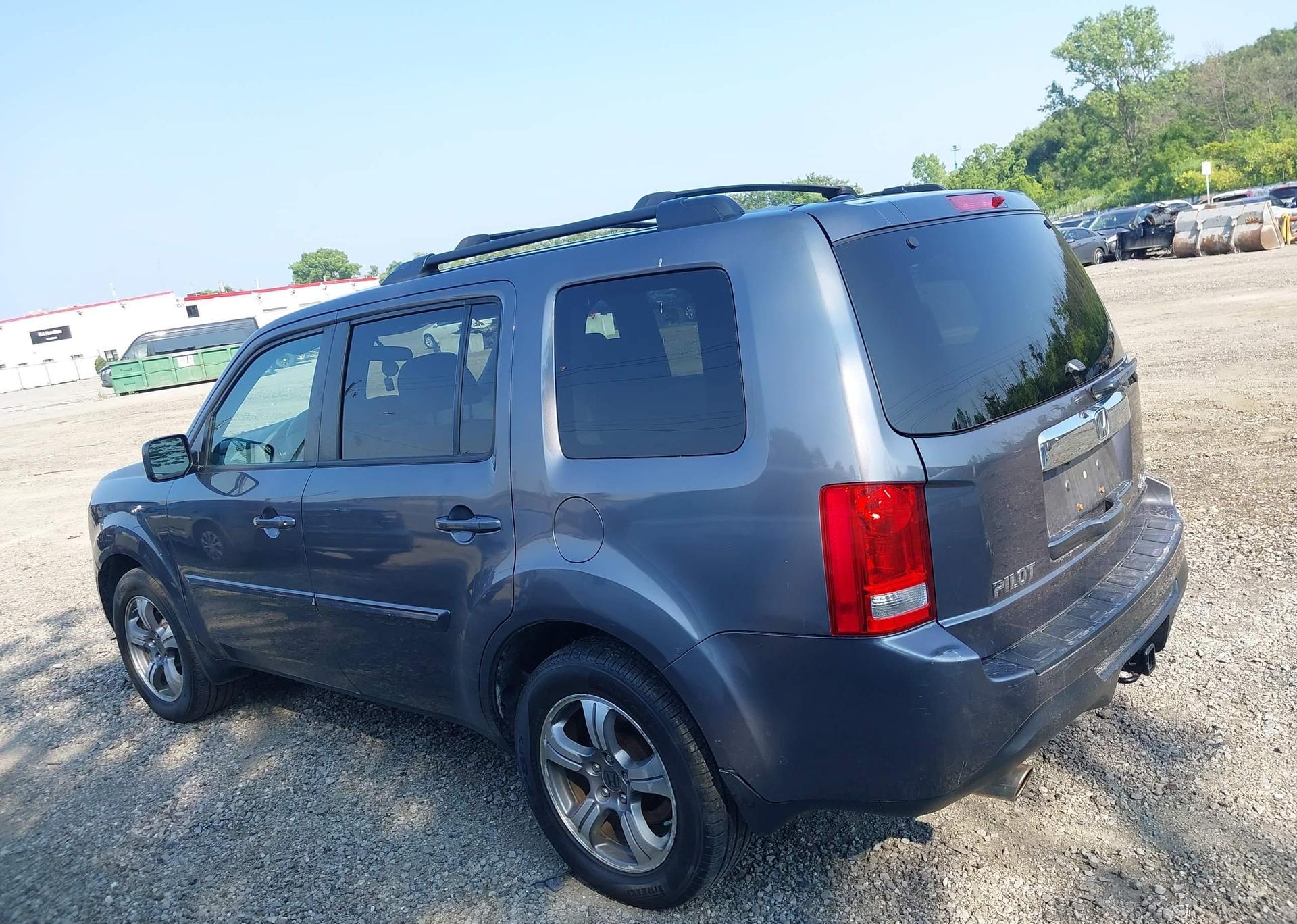 2015 HONDA PILOT SE