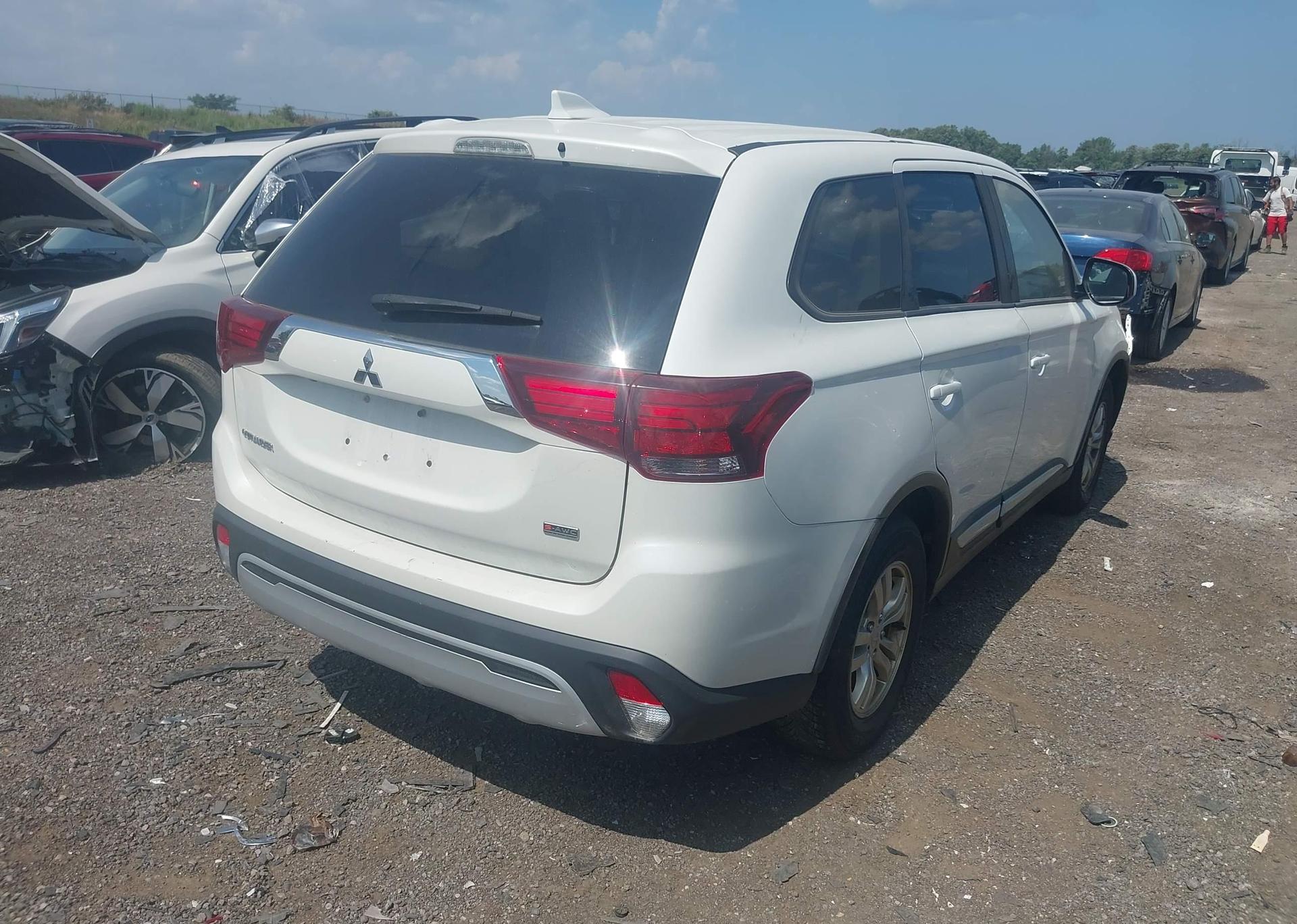 2020 MITSUBISHI OUTLANDER ES