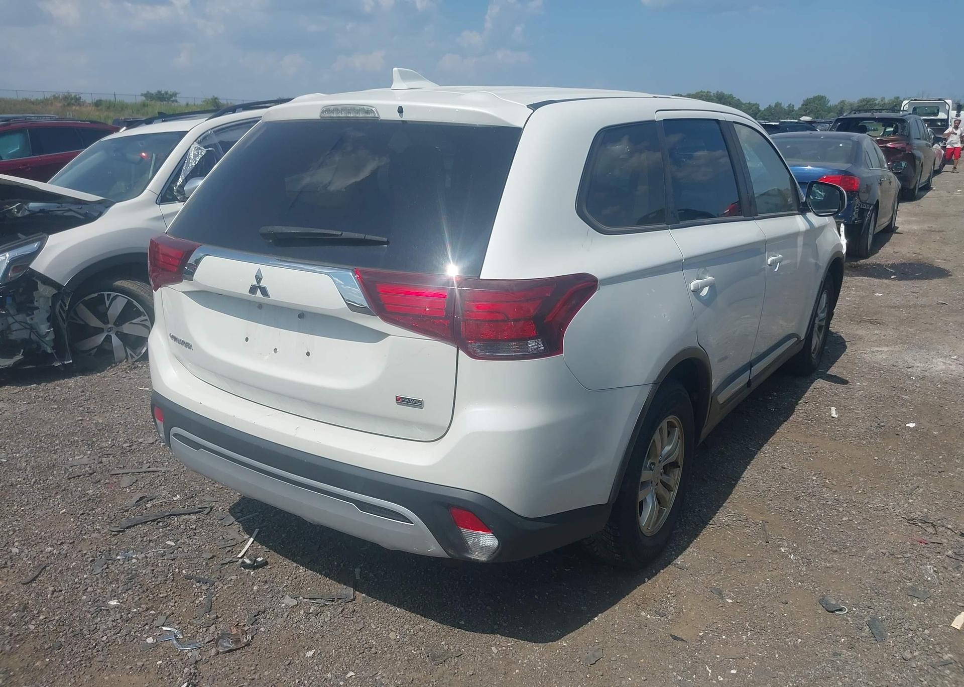 2020 MITSUBISHI OUTLANDER ES