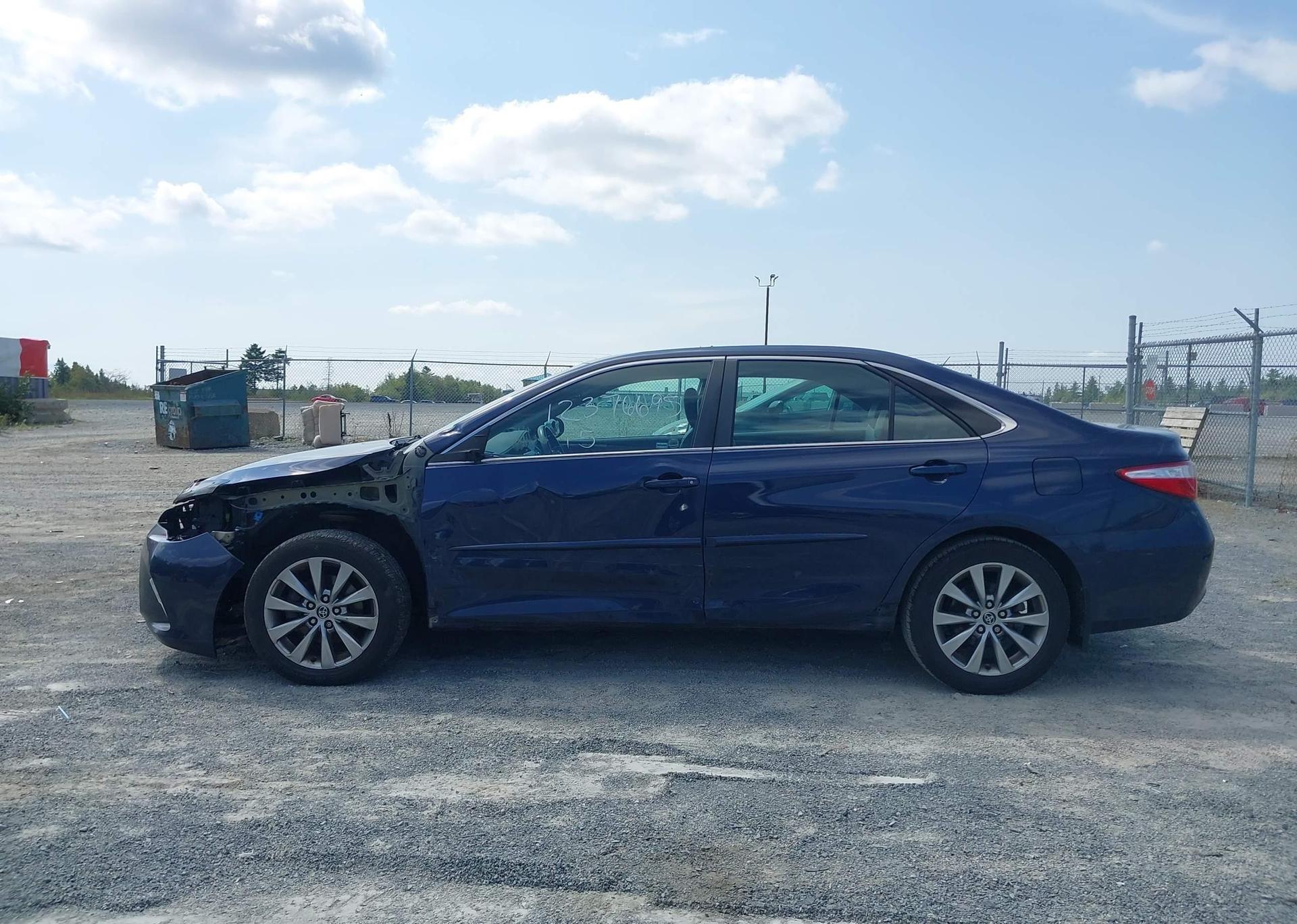 2015 TOYOTA CAMRY XLE
