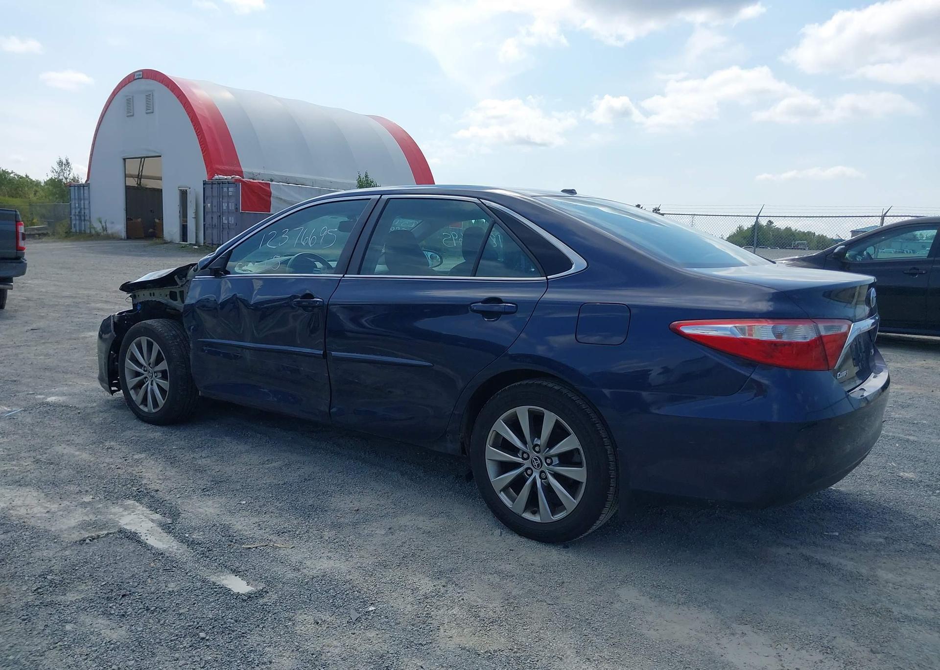 2015 TOYOTA CAMRY XLE