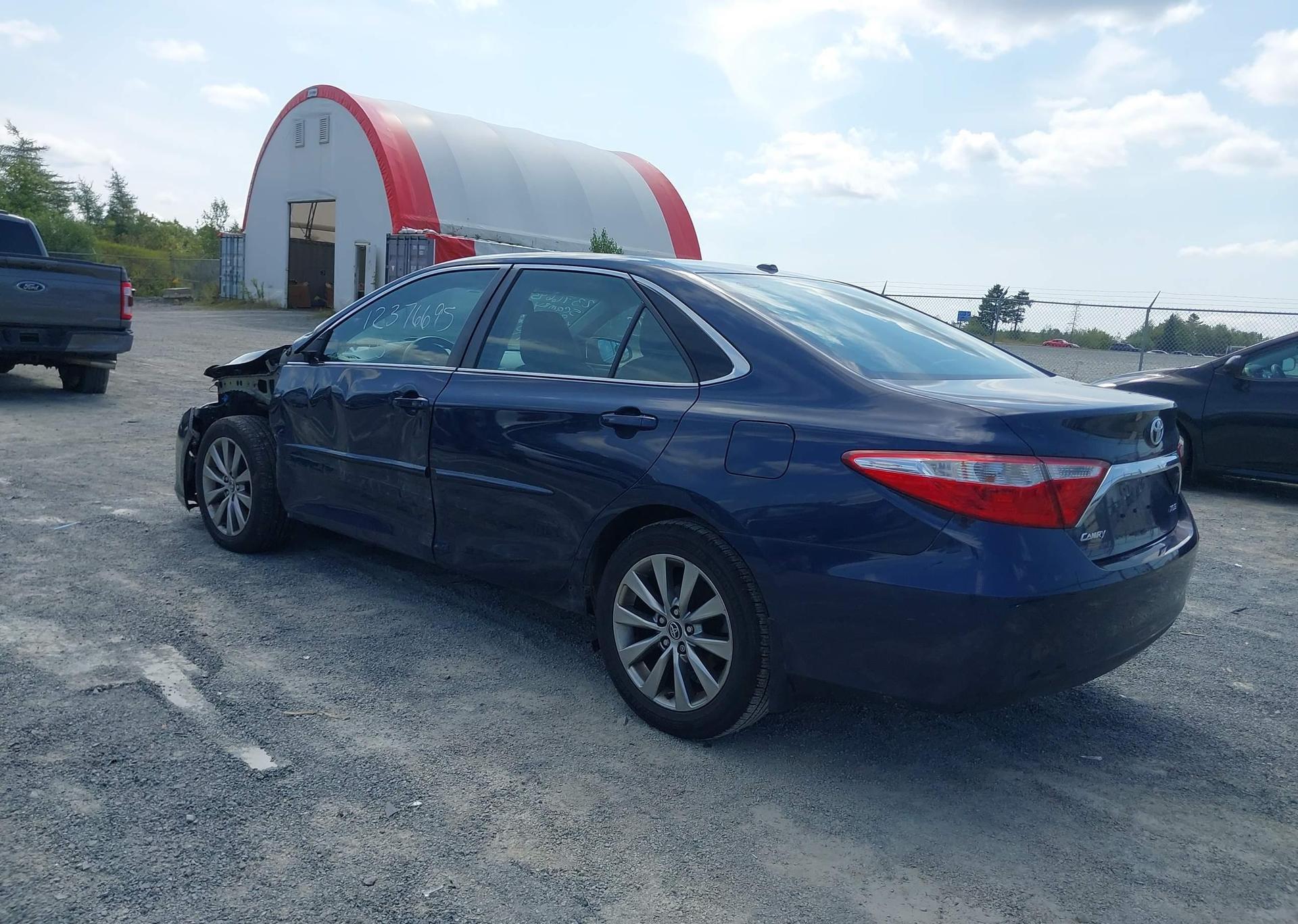 2015 TOYOTA CAMRY XLE