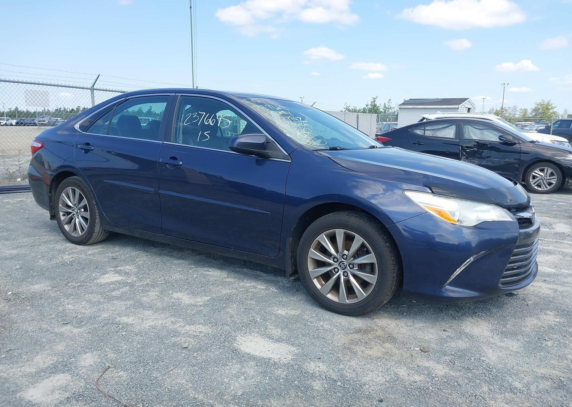 2015 TOYOTA CAMRY XLE