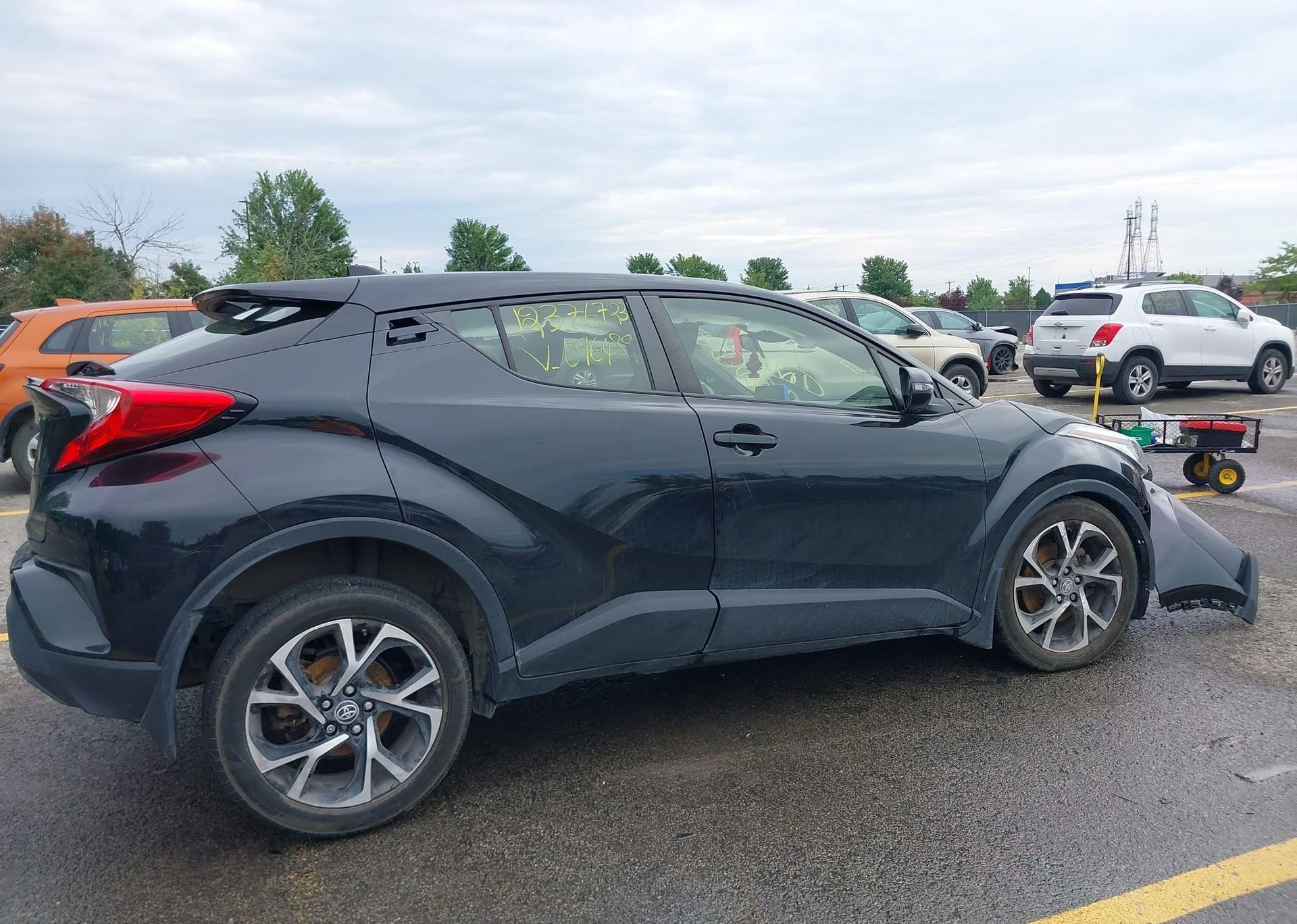 2021 TOYOTA C-HR XLE PREMIUM