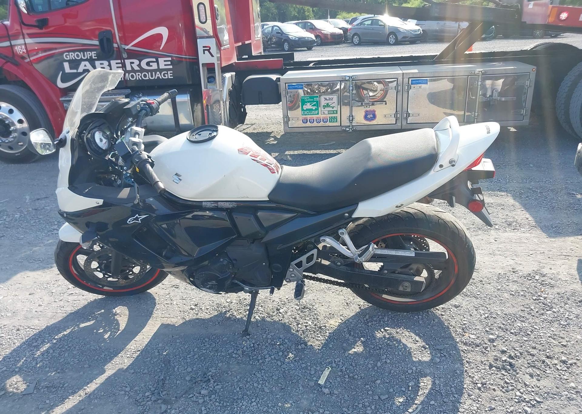 2011 SUZUKI GSX650 FA