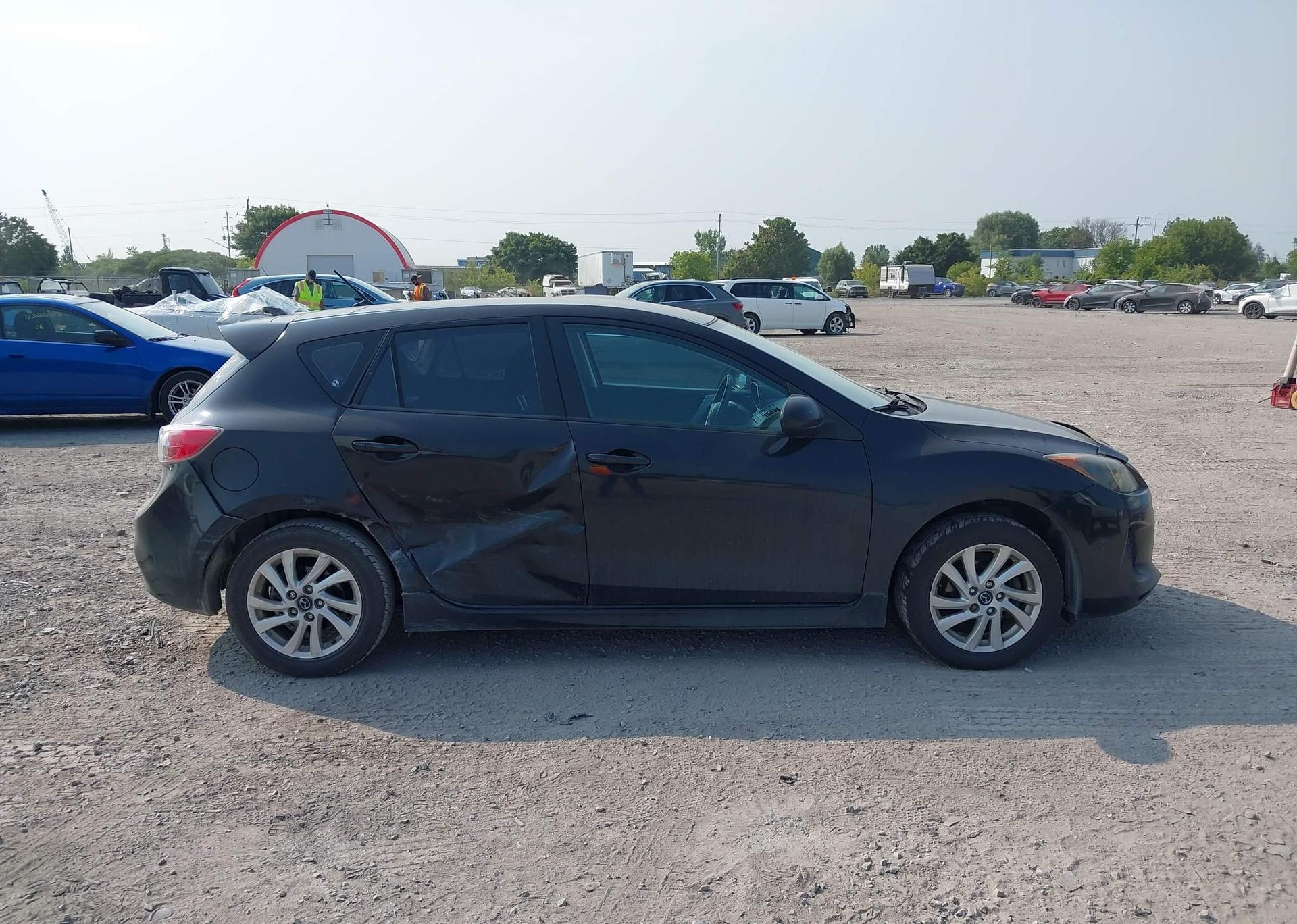 2013 MAZDA MAZDA3 GS-SKY