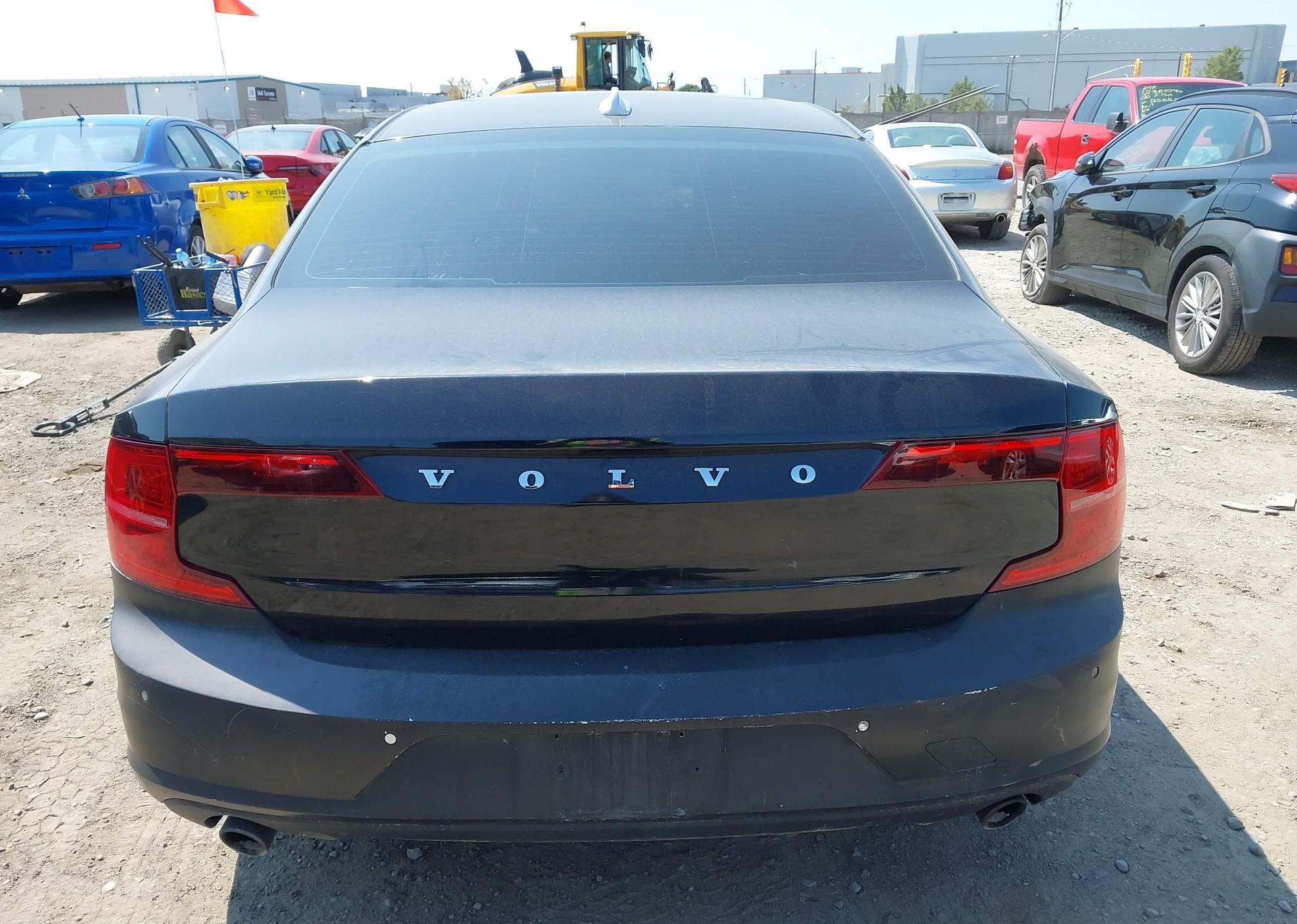 2018 VOLVO S90 T5 MOMENTUM