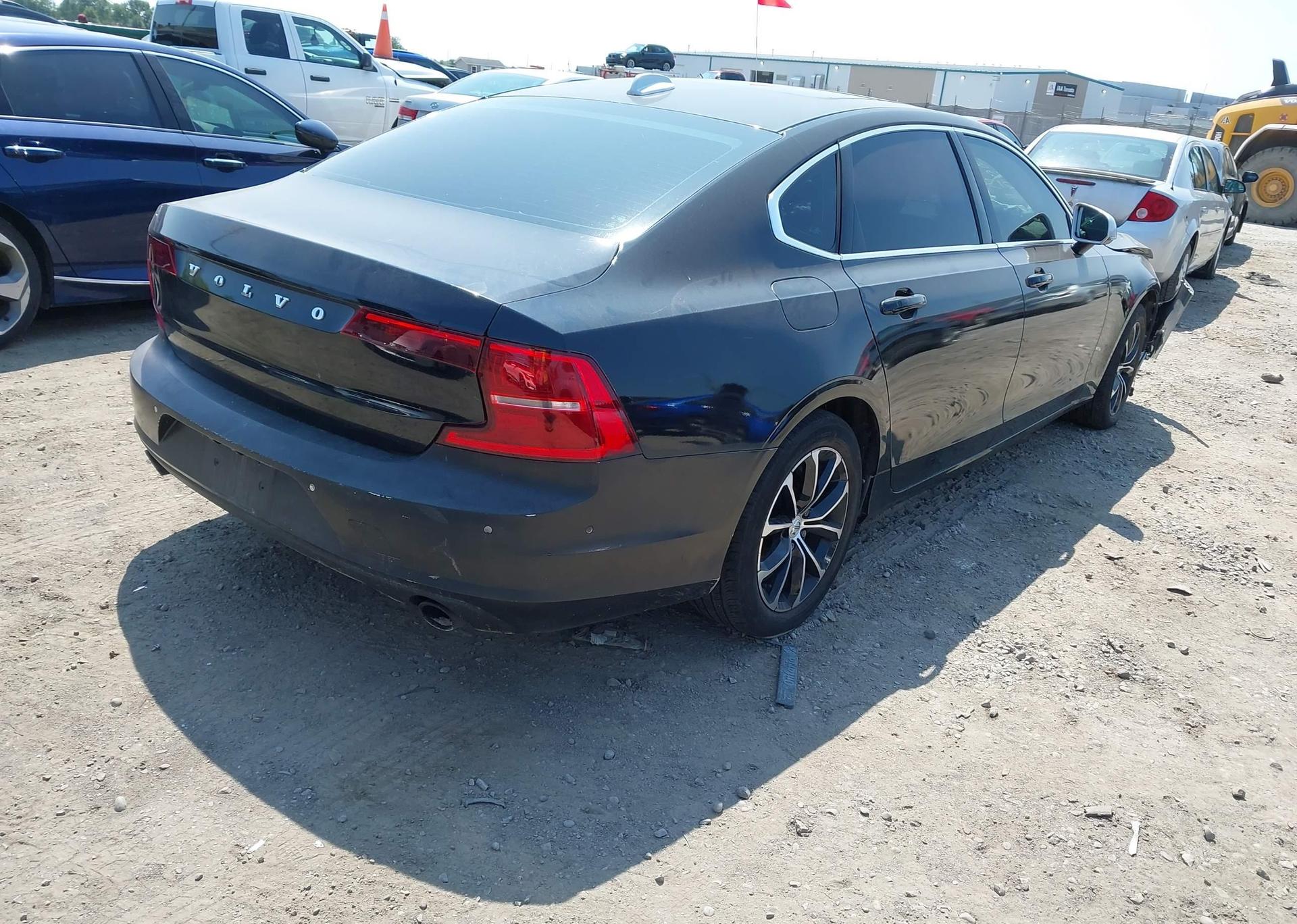 2018 VOLVO S90 T5 MOMENTUM