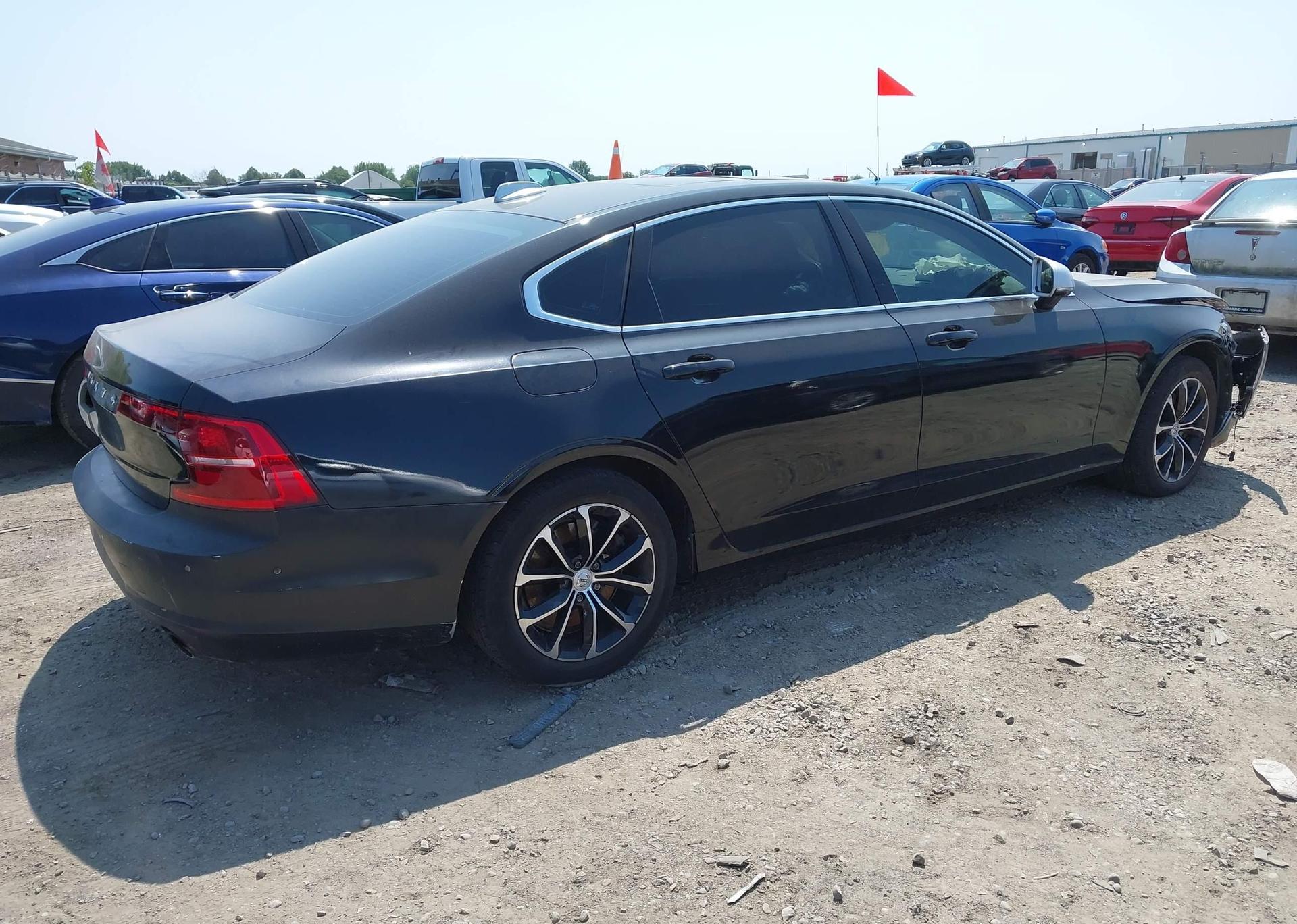 2018 VOLVO S90 T5 MOMENTUM