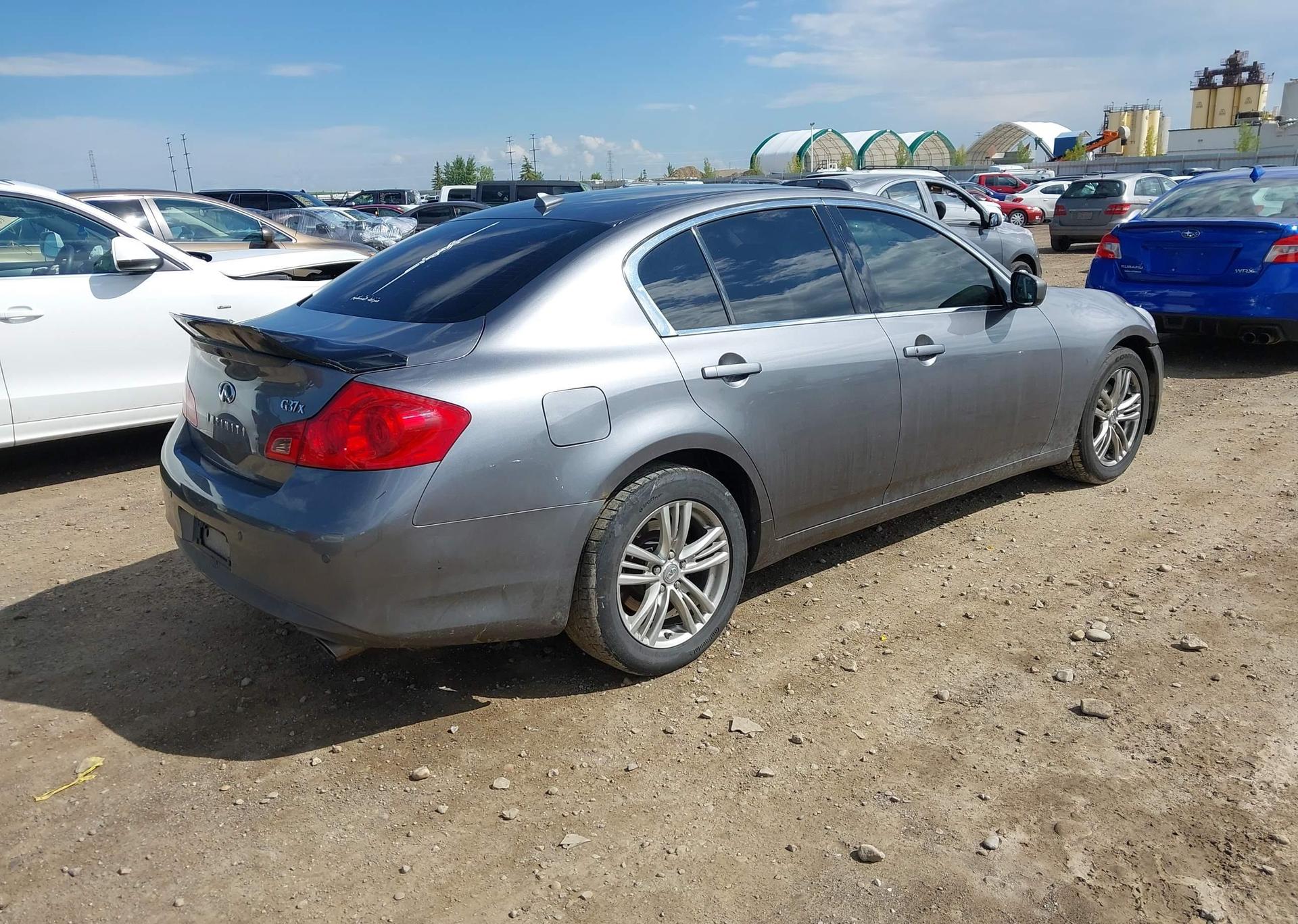2011 INFINITI G37