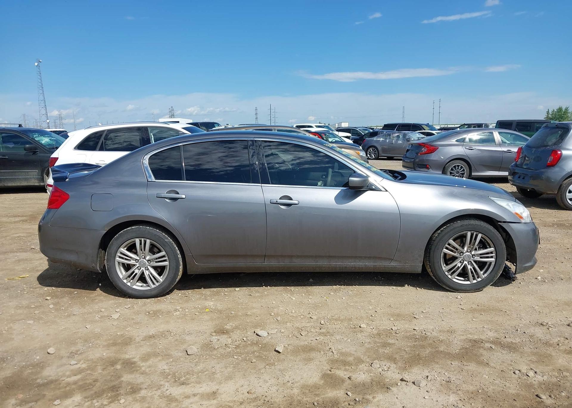 2011 INFINITI G37