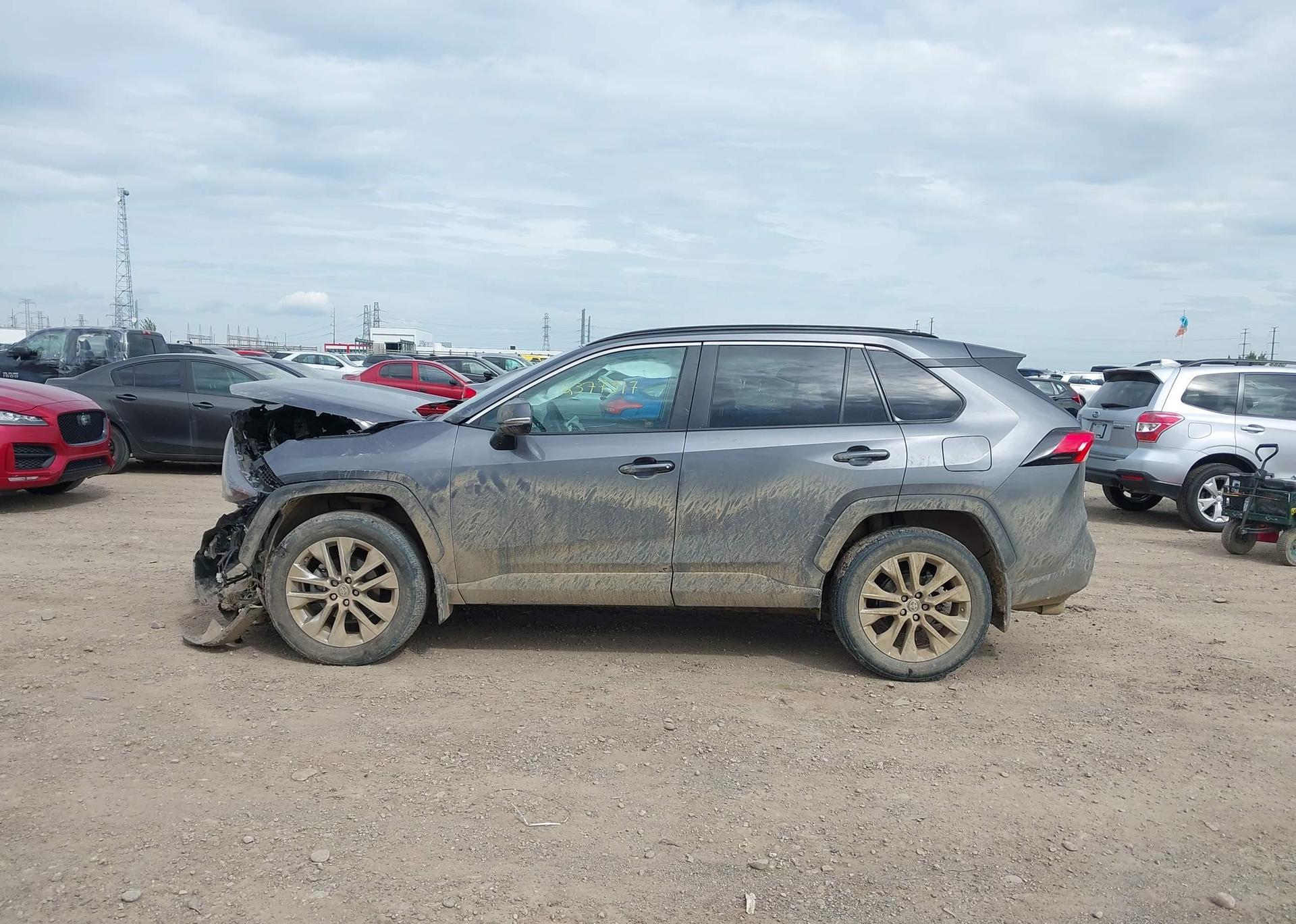 2021 TOYOTA RAV4 XLE
