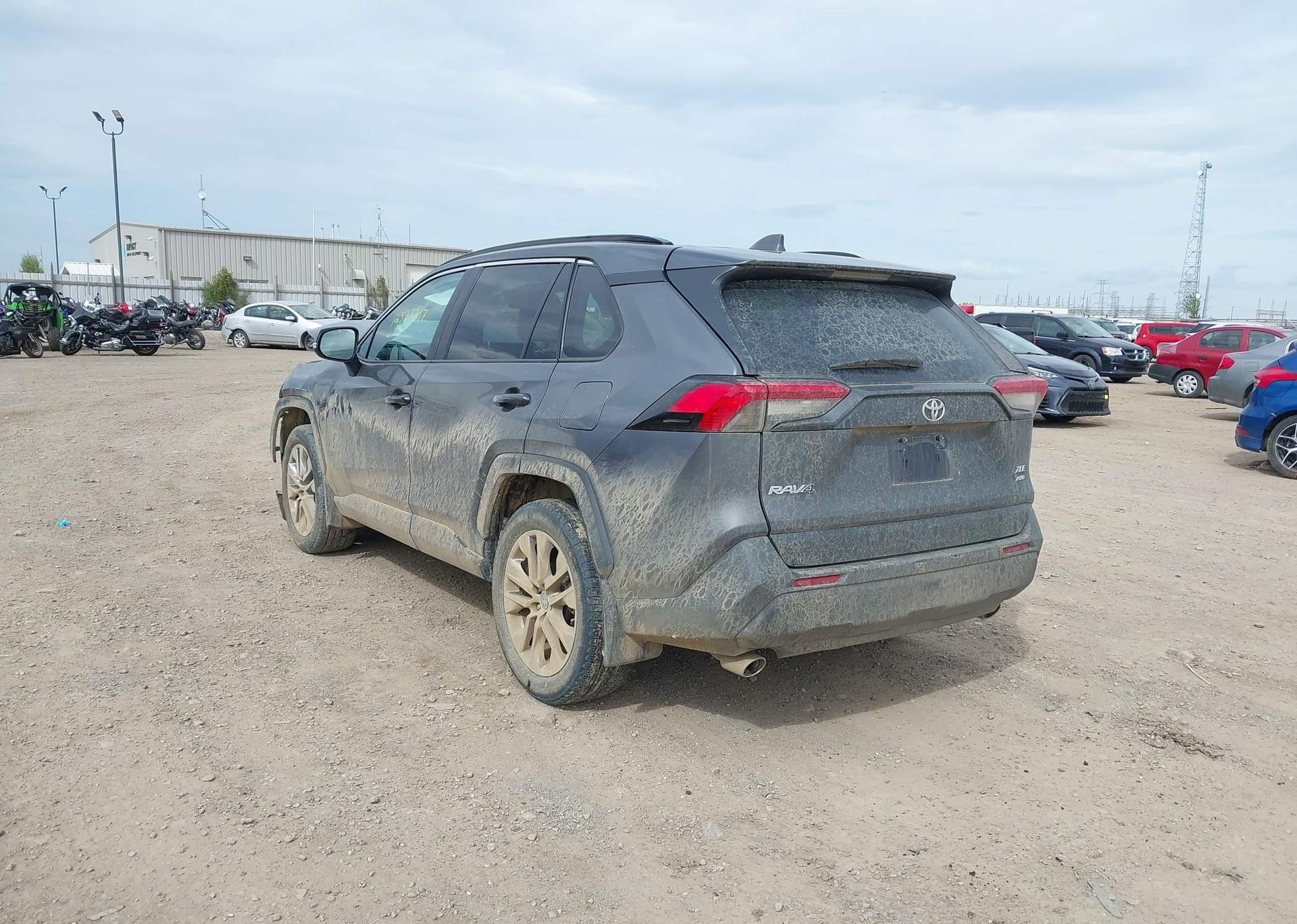 2021 TOYOTA RAV4 XLE