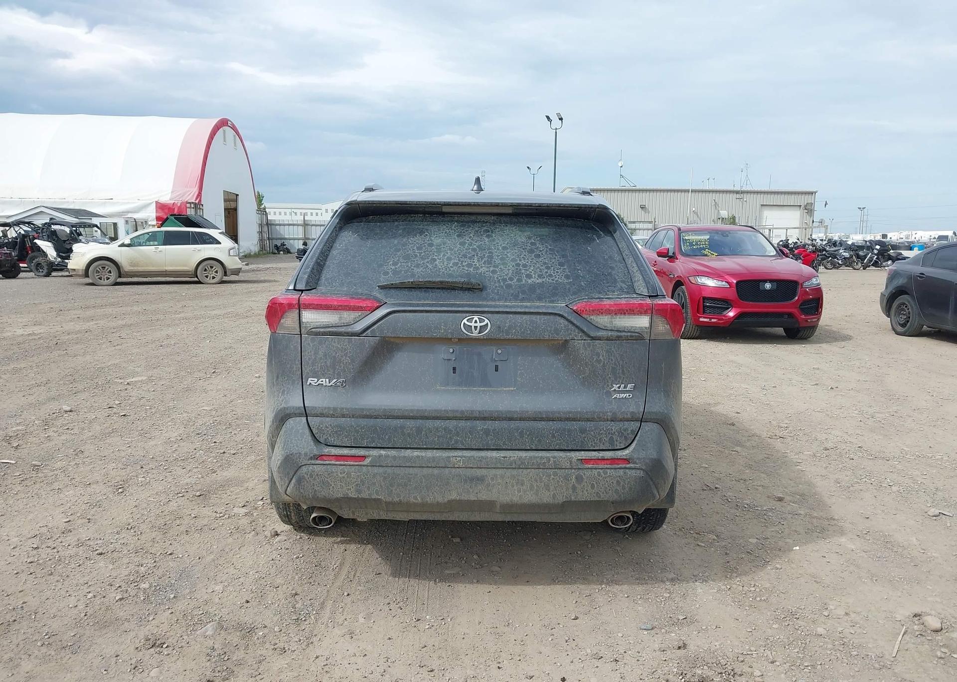 2021 TOYOTA RAV4 XLE