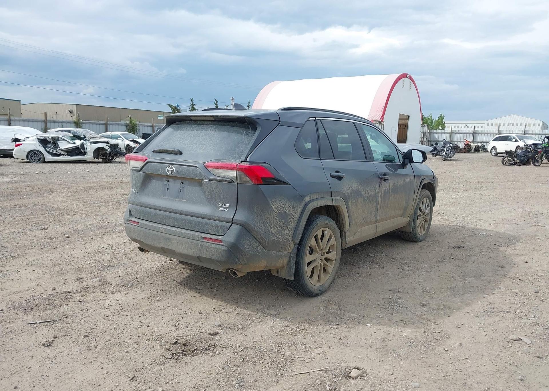 2021 TOYOTA RAV4 XLE