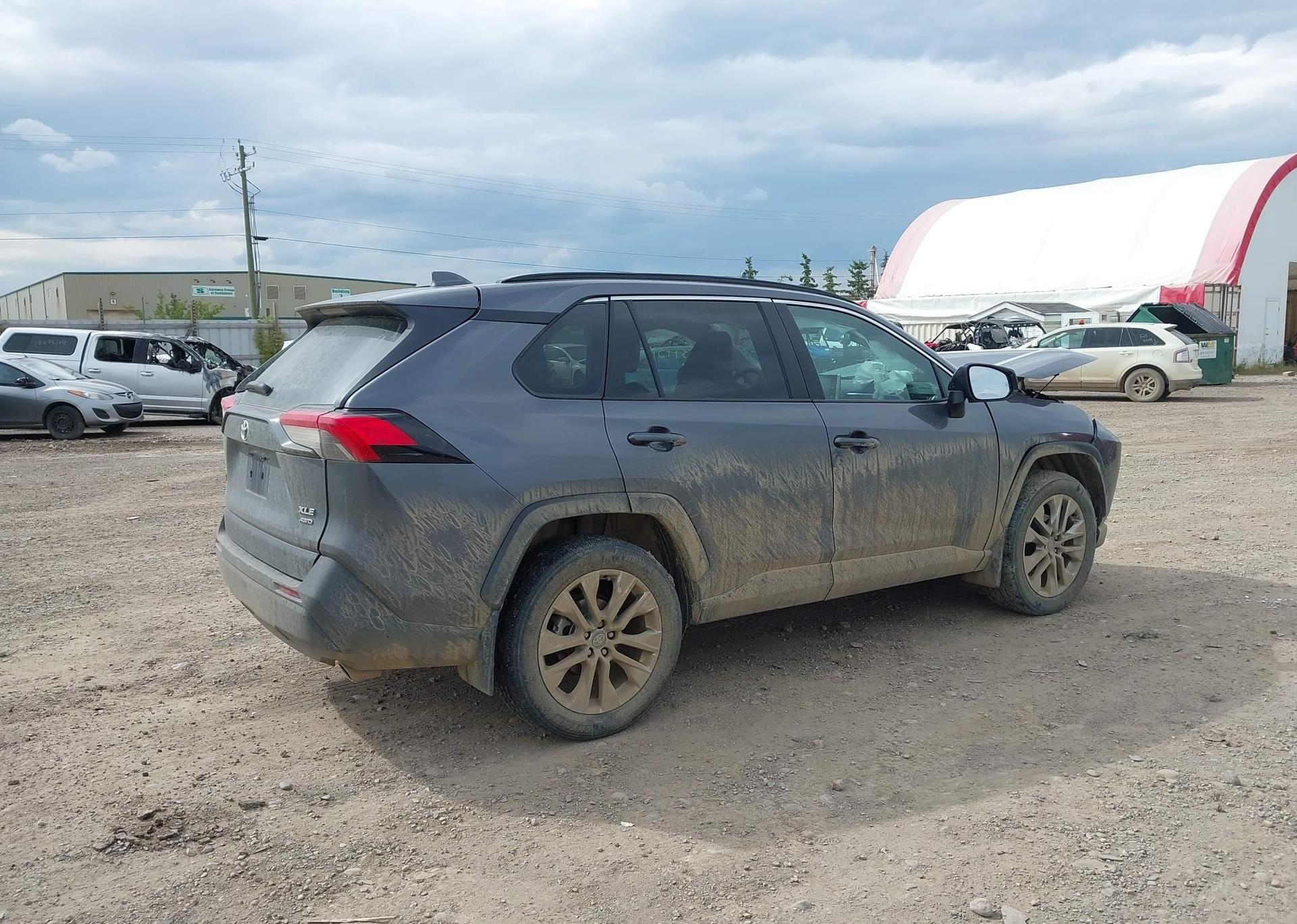 2021 TOYOTA RAV4 XLE
