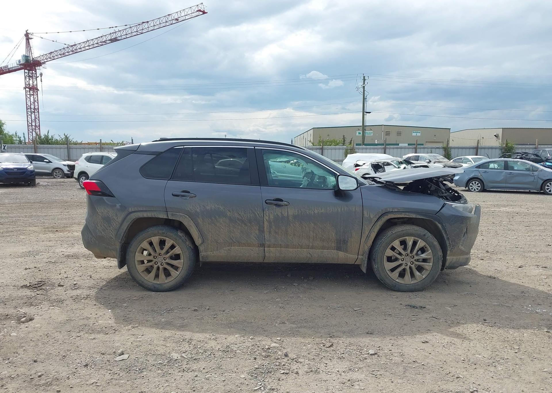 2021 TOYOTA RAV4 XLE