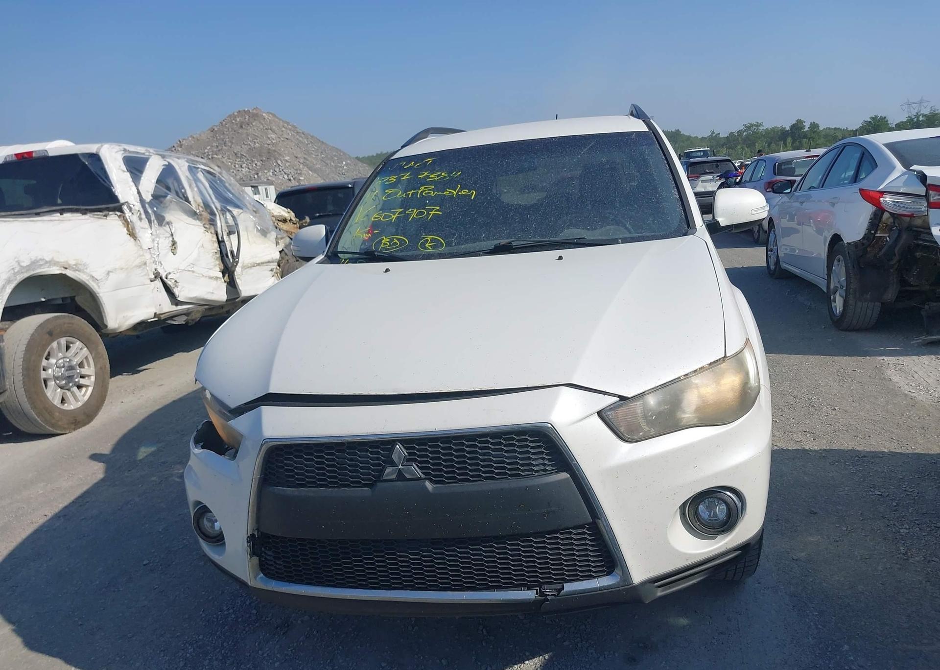 2011 MITSUBISHI OUTLANDER SE