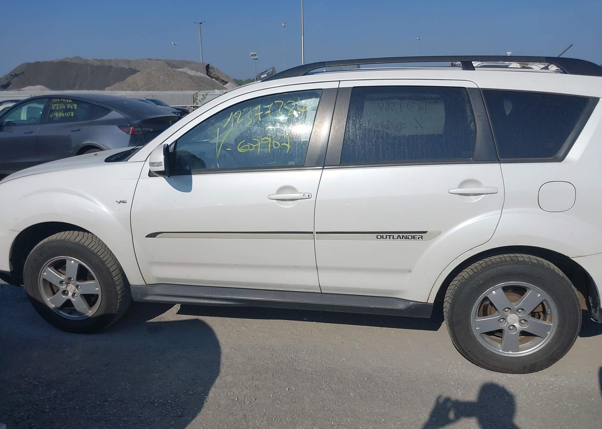 2011 MITSUBISHI OUTLANDER SE