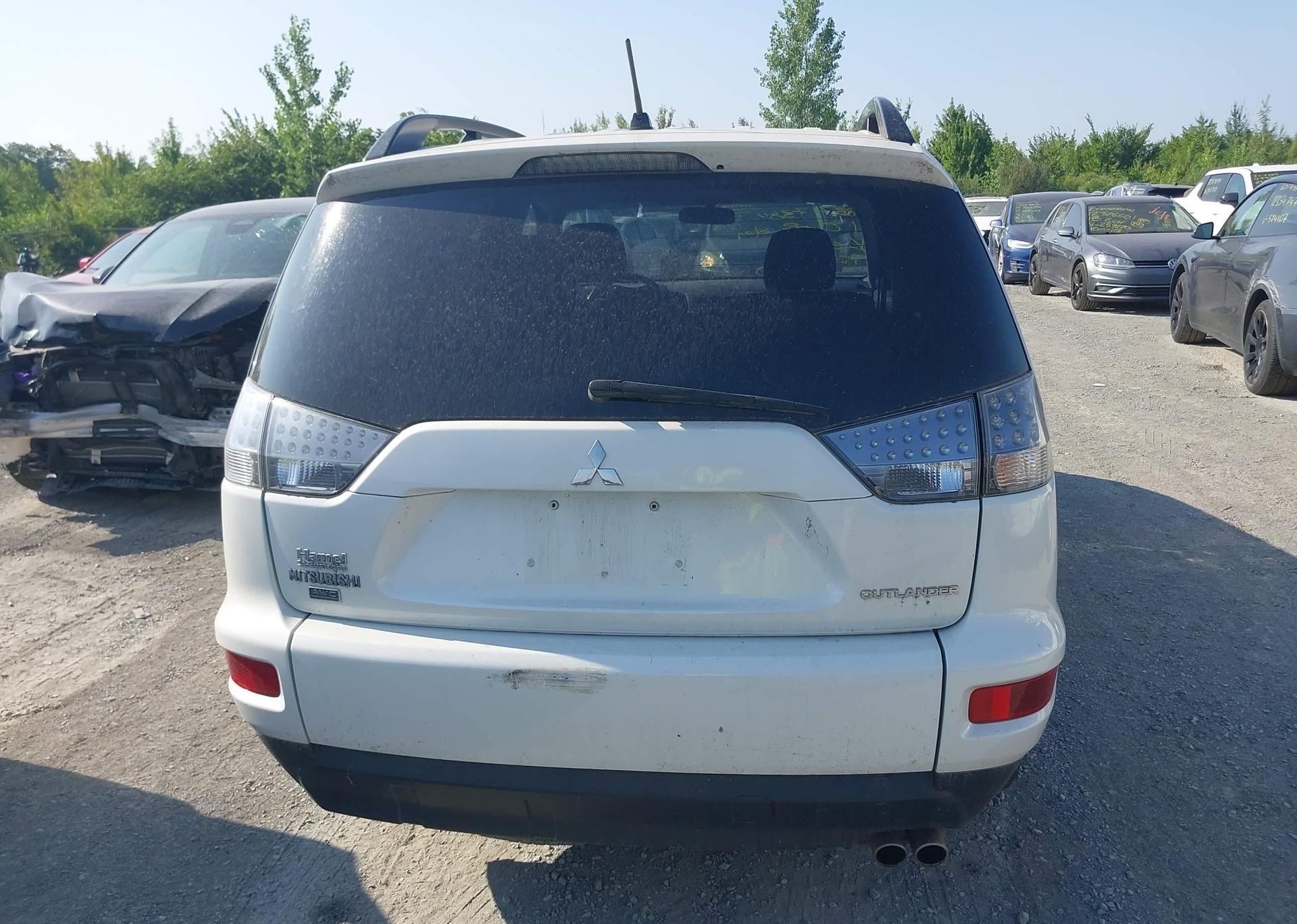 2011 MITSUBISHI OUTLANDER SE