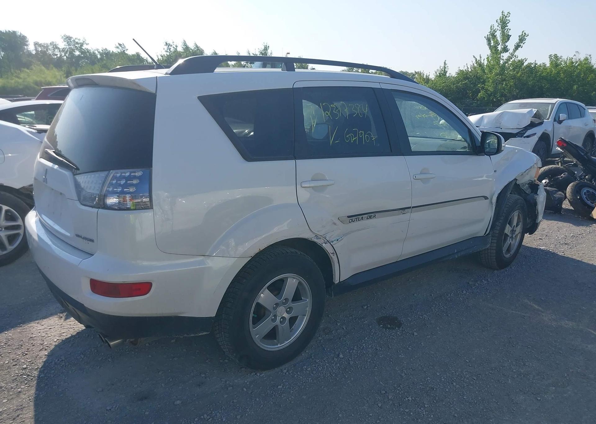 2011 MITSUBISHI OUTLANDER SE