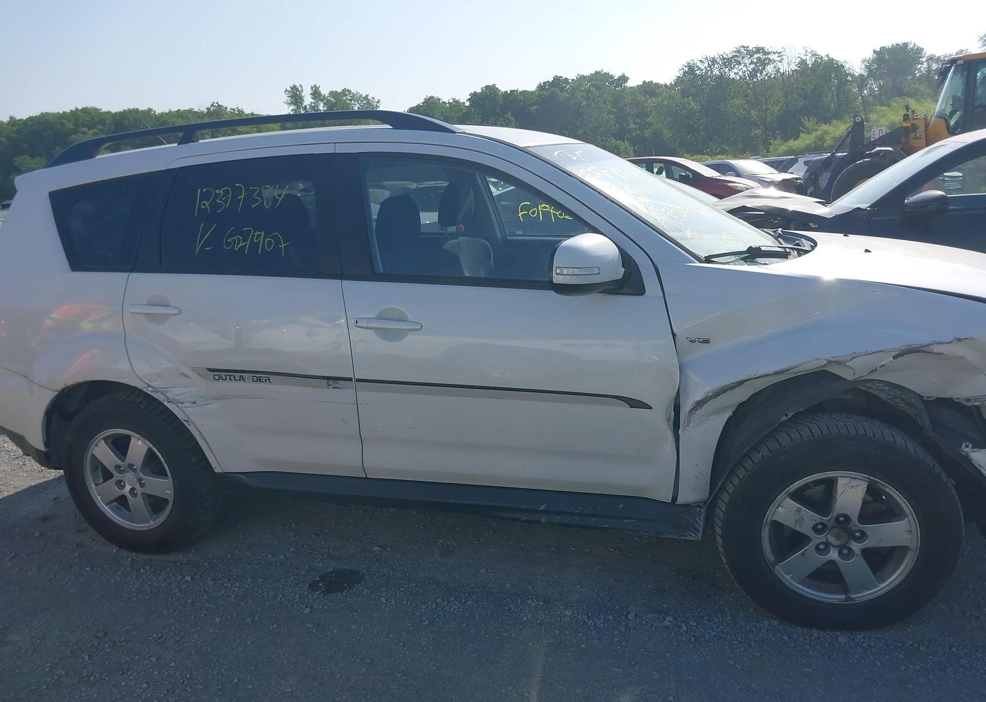 2011 MITSUBISHI OUTLANDER SE