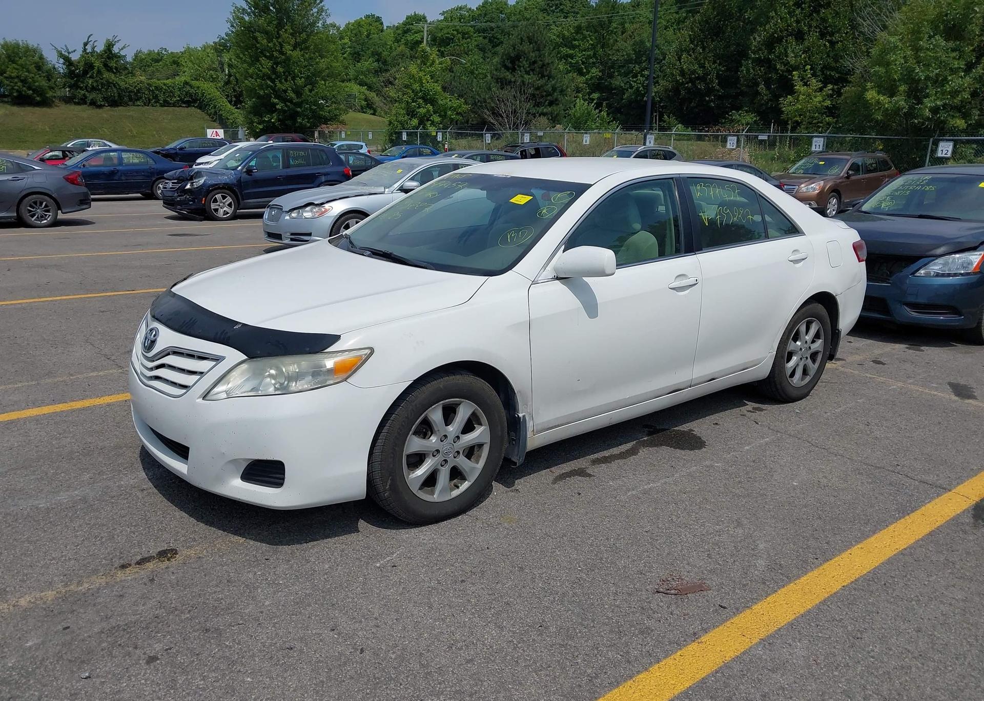 2011 TOYOTA CAMRY SE