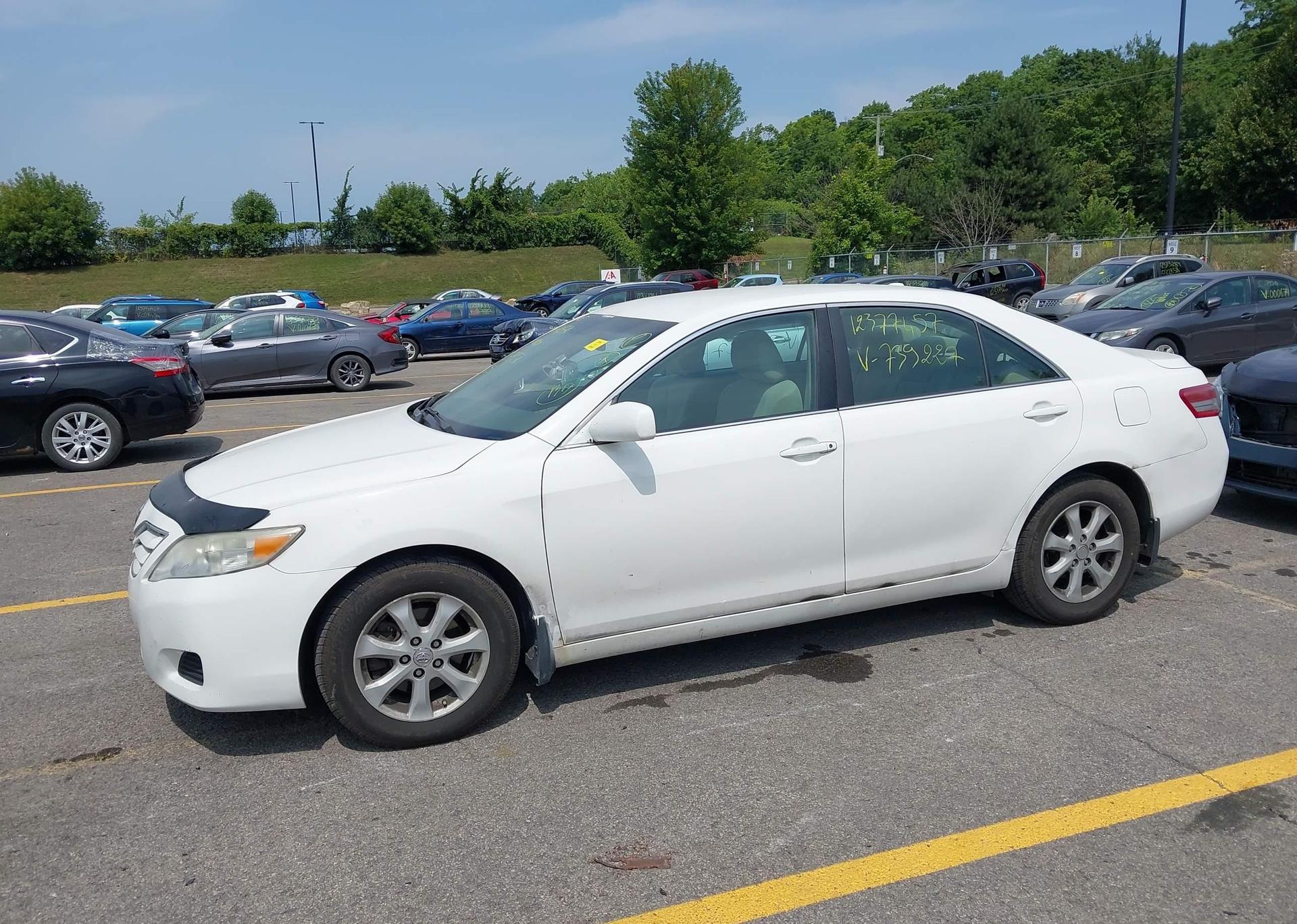 2011 TOYOTA CAMRY SE