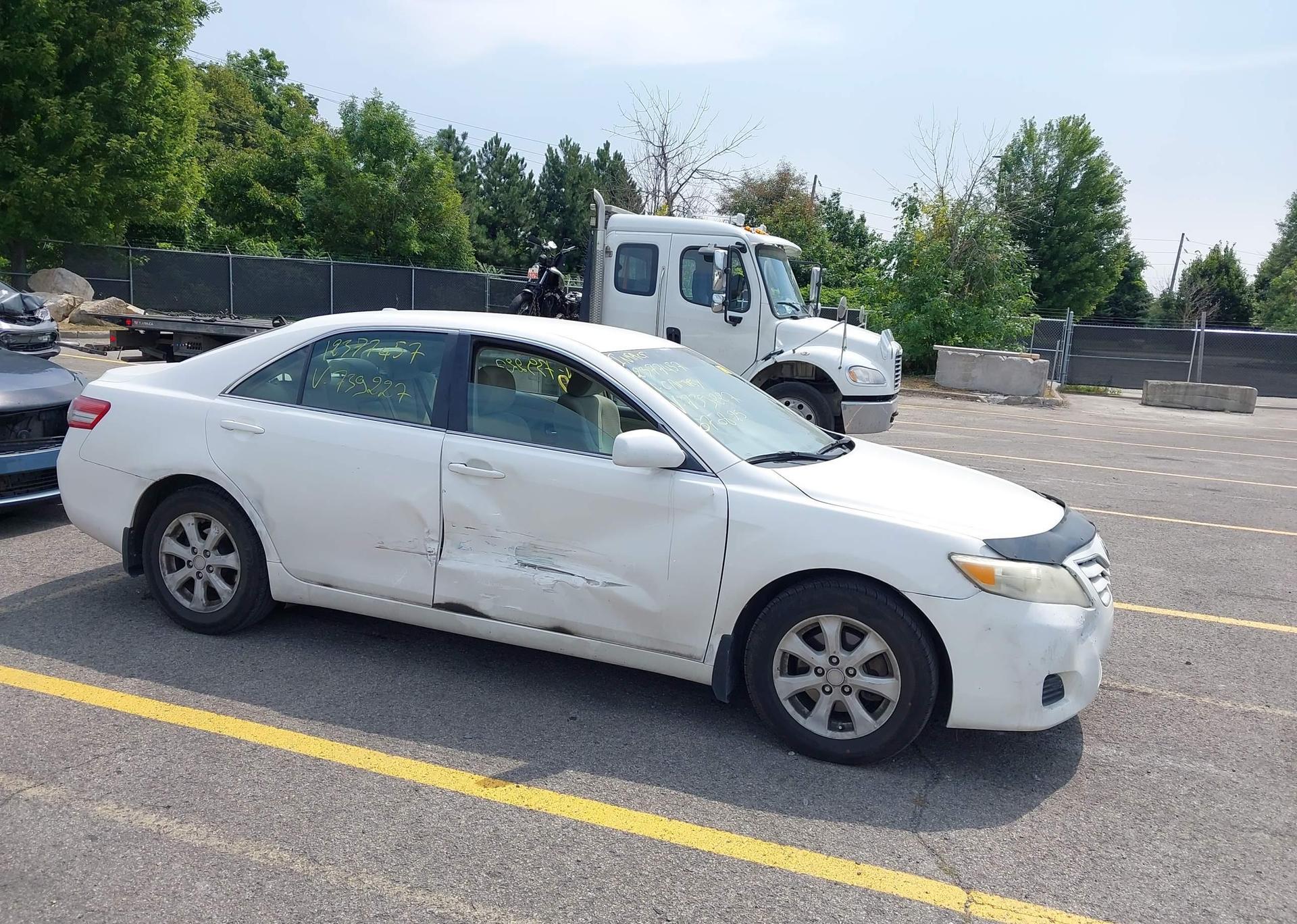 2011 TOYOTA CAMRY SE