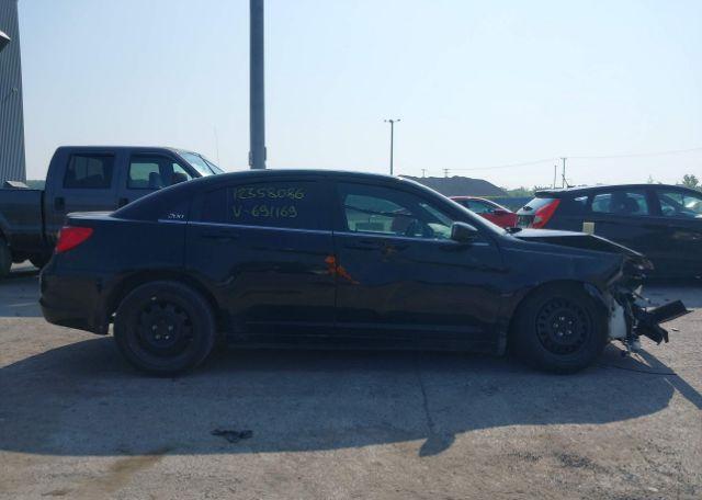 2013 CHRYSLER 200 LX