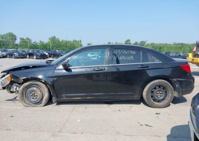 2013 CHRYSLER 200 LX