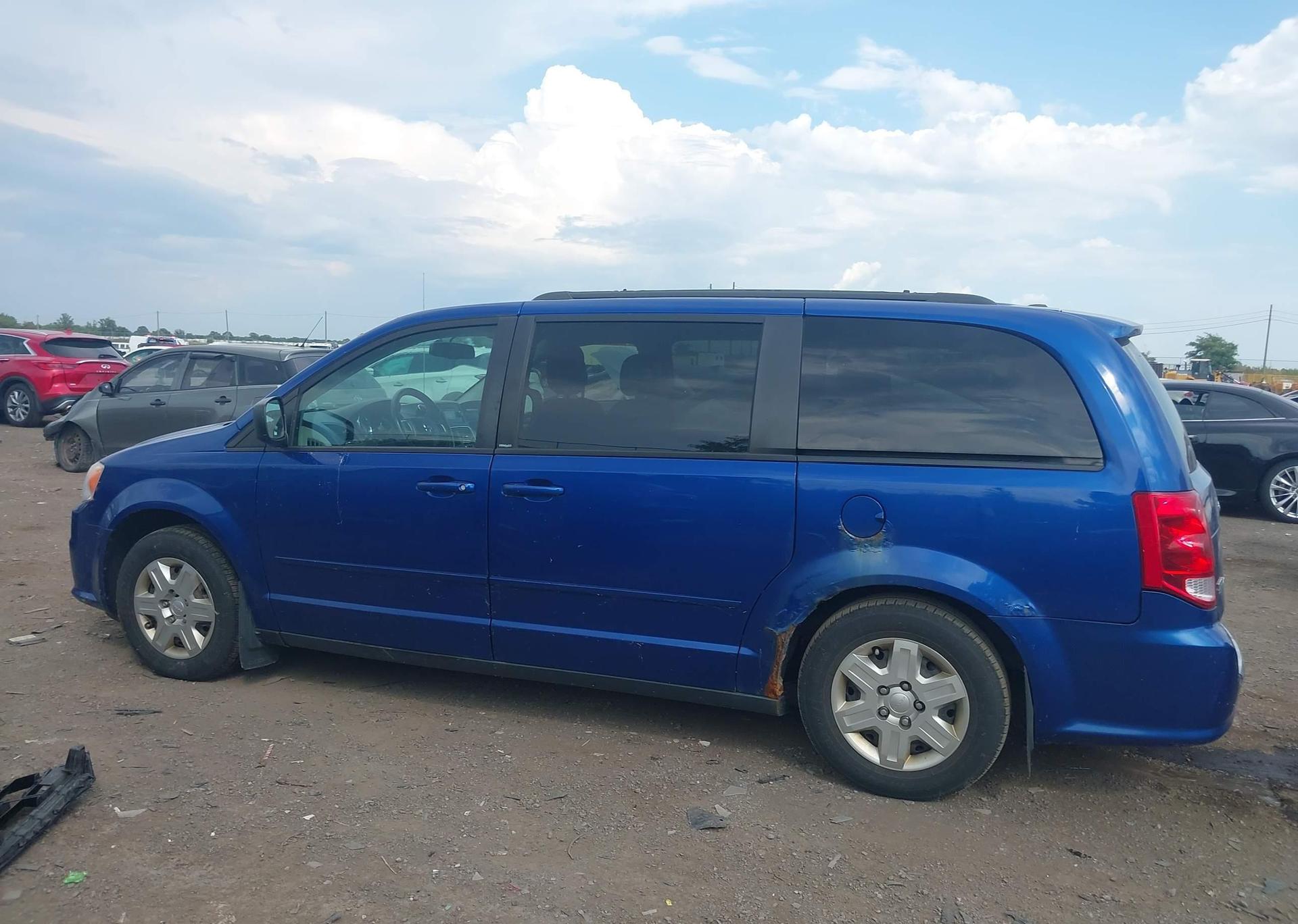 2013 DODGE GRAND CARAVAN SE