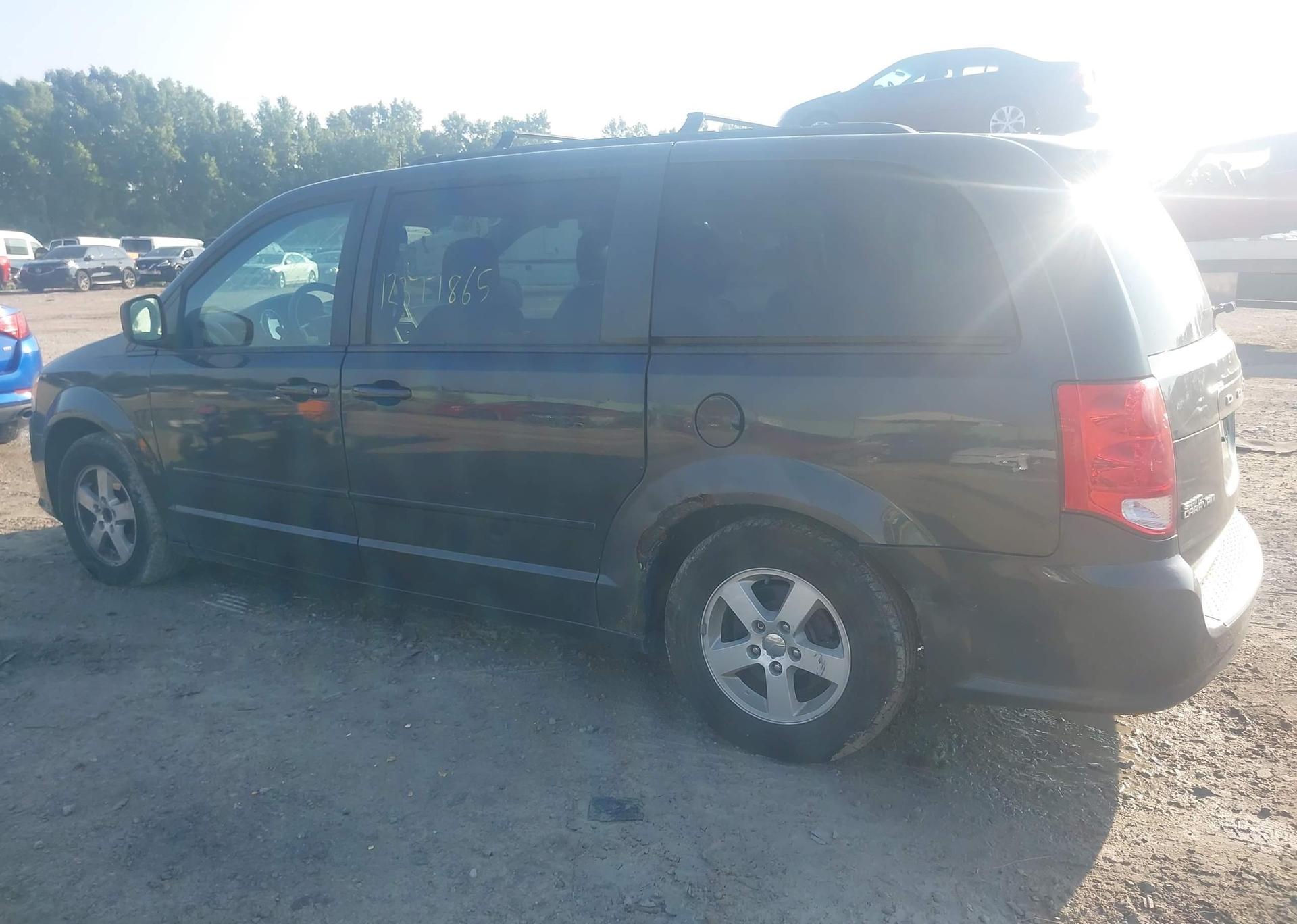2011 DODGE GRAND CARAVAN SE