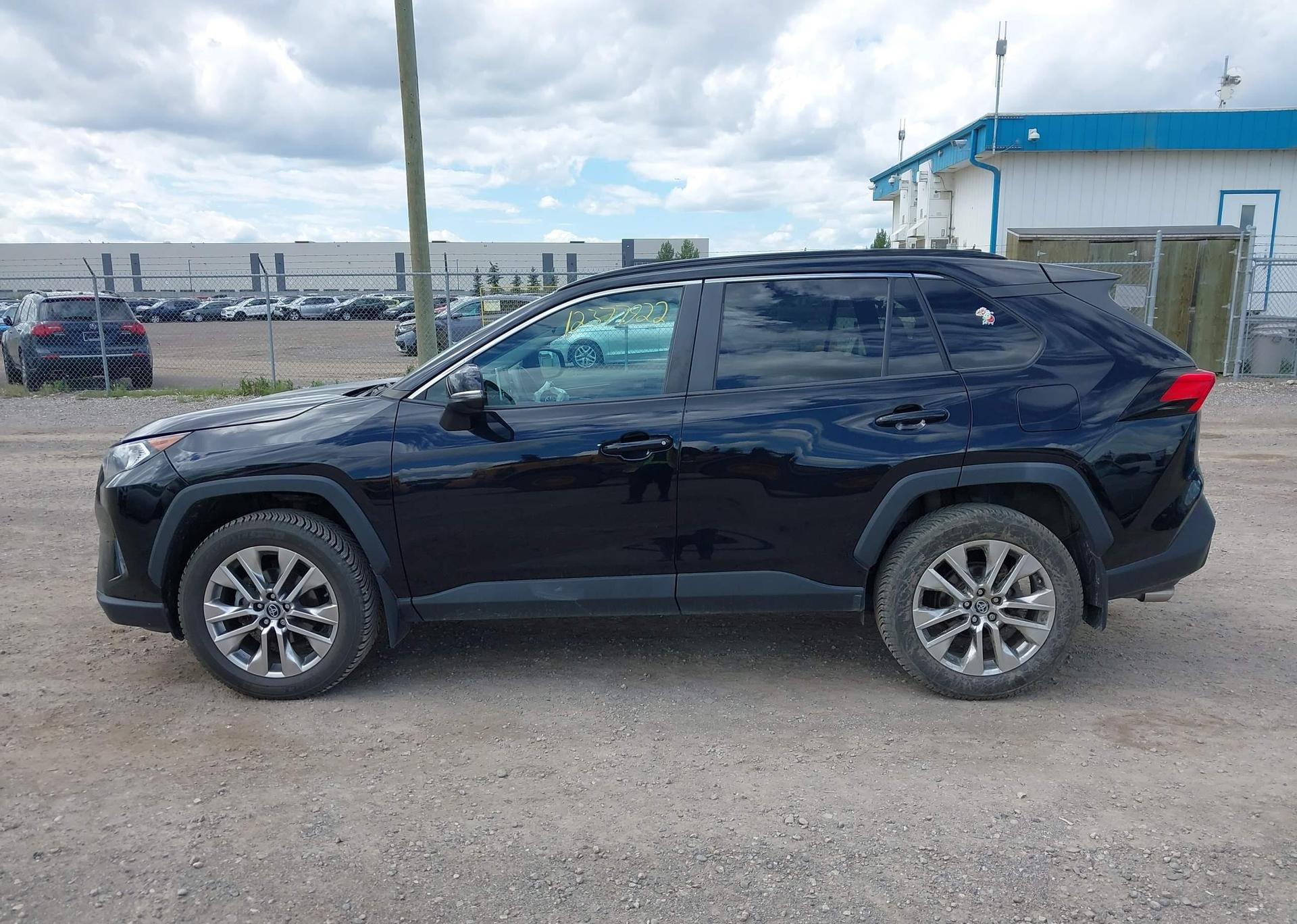 2019 TOYOTA RAV4 XLE