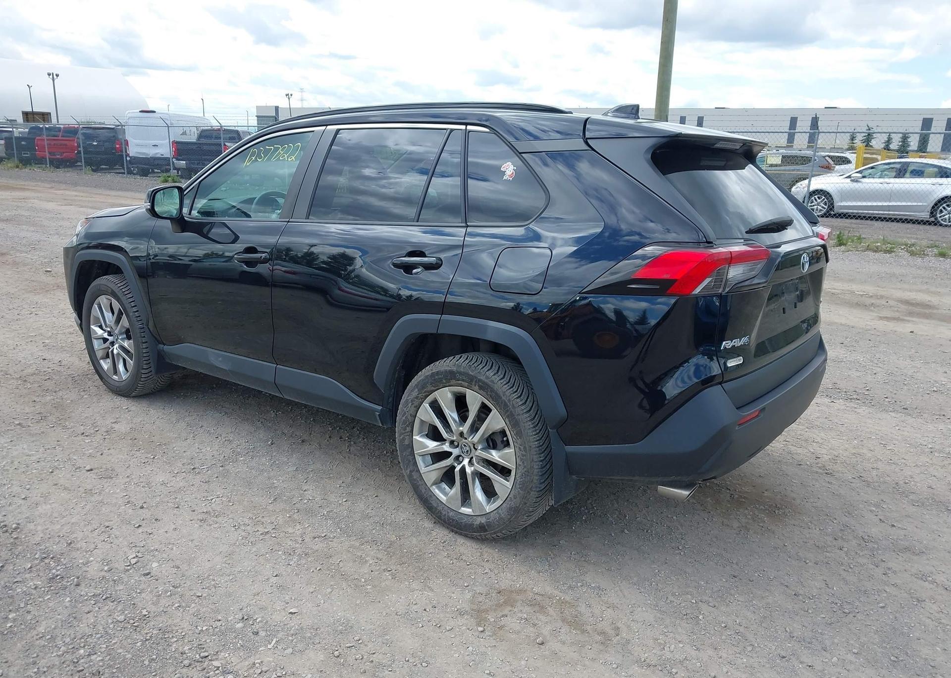 2019 TOYOTA RAV4 XLE