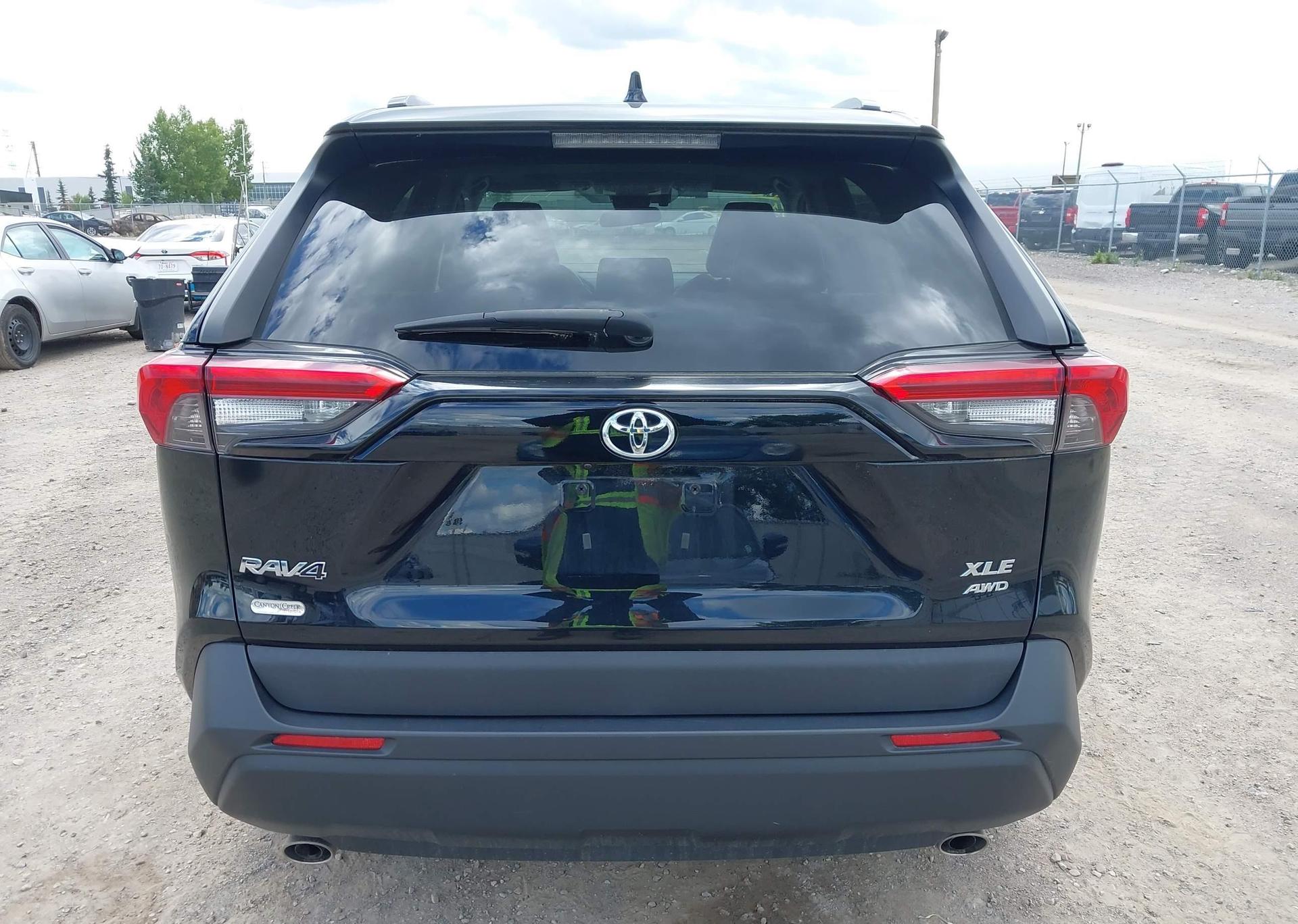 2019 TOYOTA RAV4 XLE