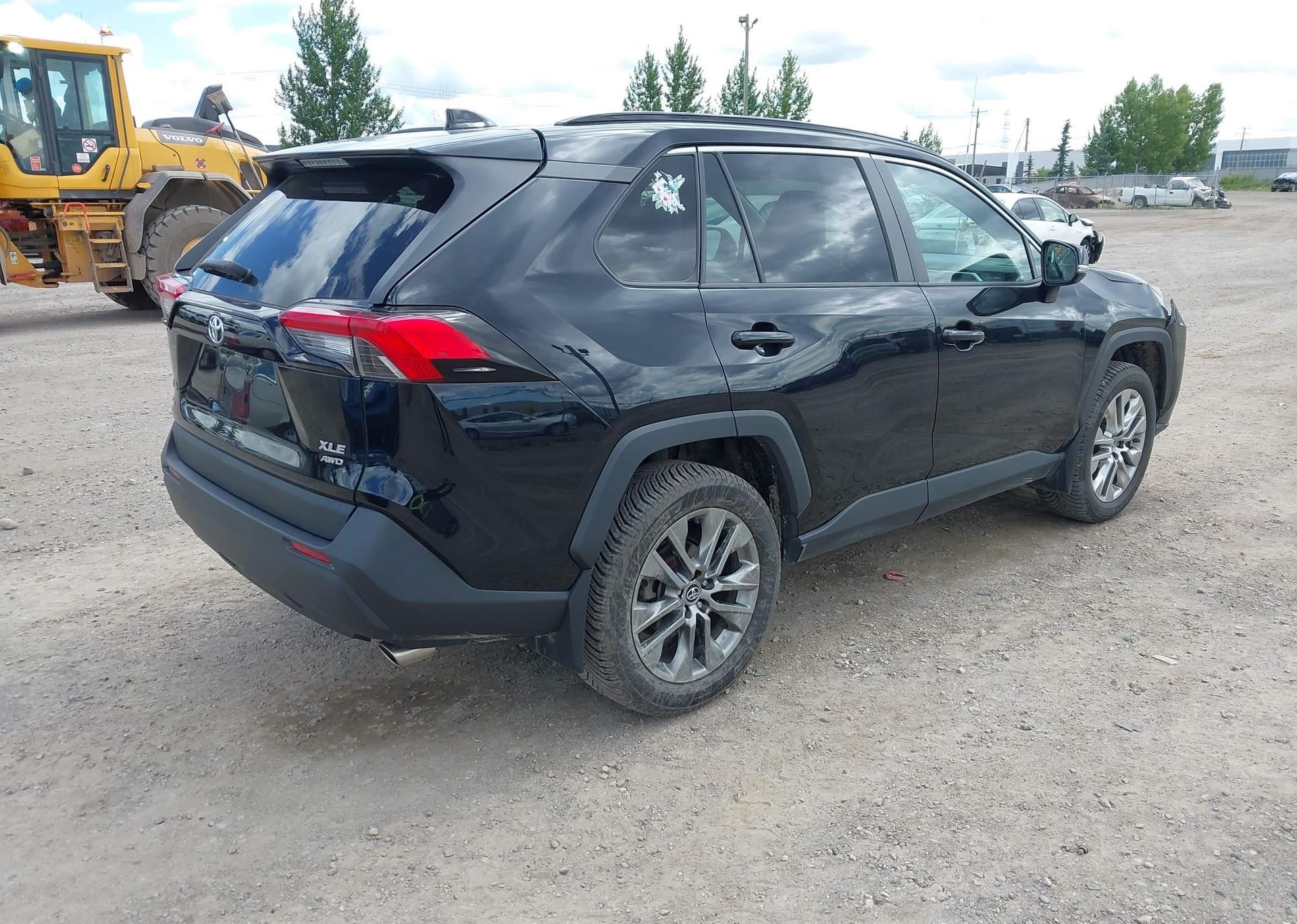 2019 TOYOTA RAV4 XLE