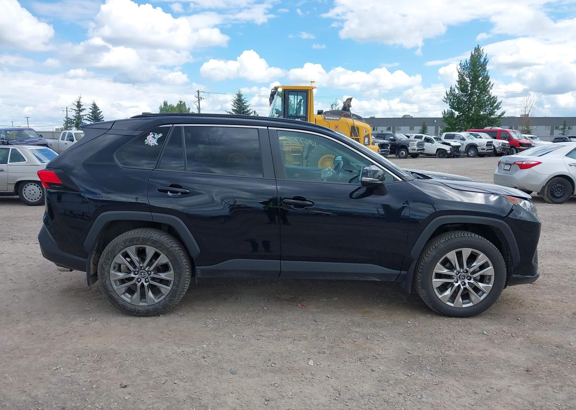 2019 TOYOTA RAV4 XLE