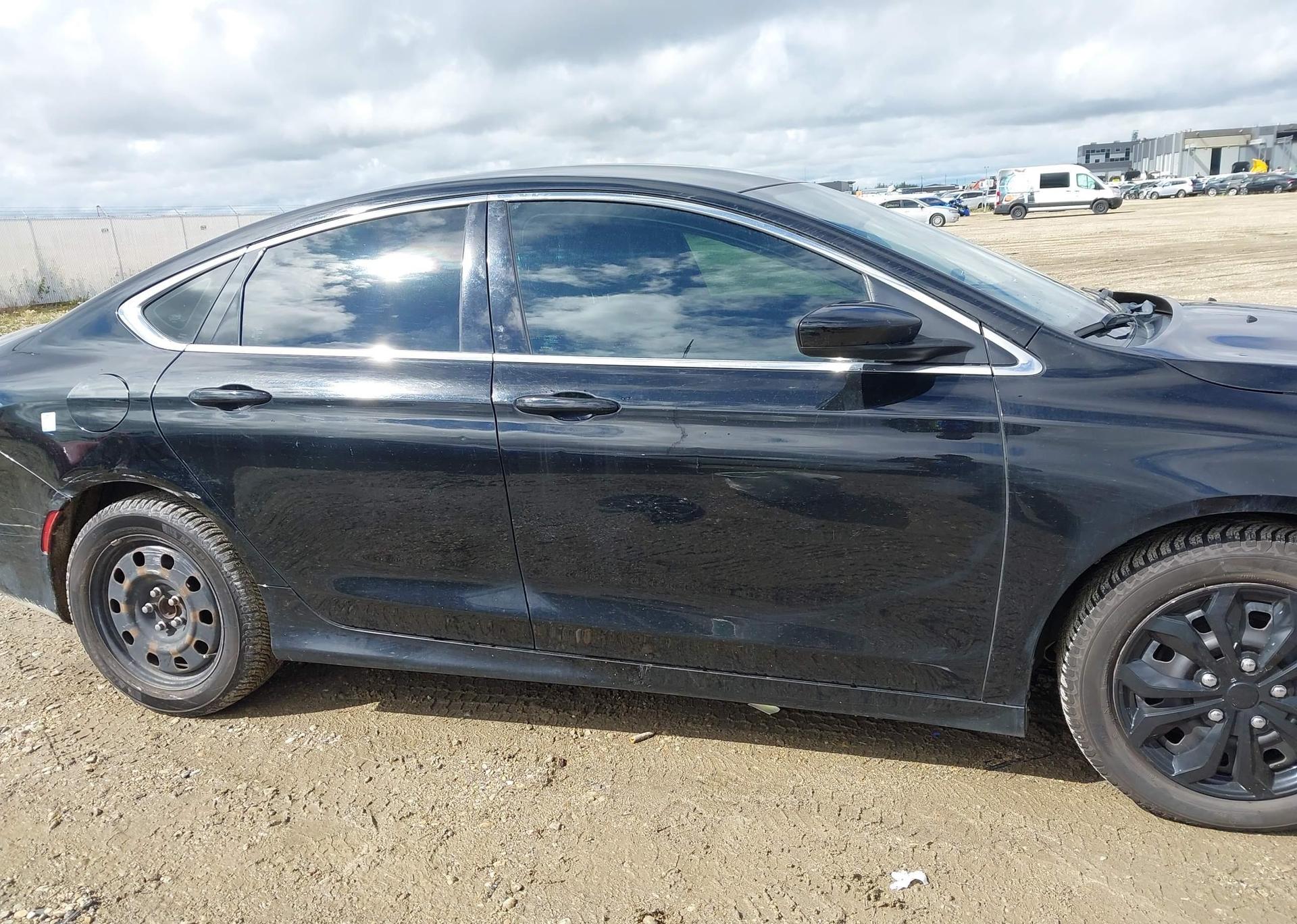 2015 CHRYSLER 200 LX