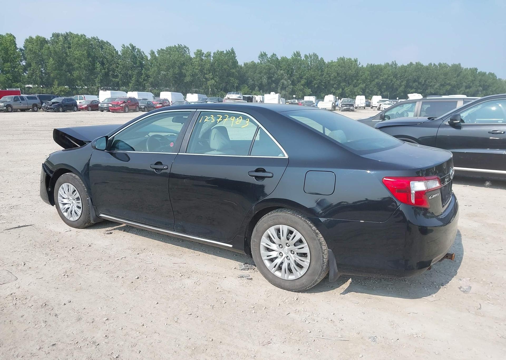 2014 TOYOTA CAMRY LE