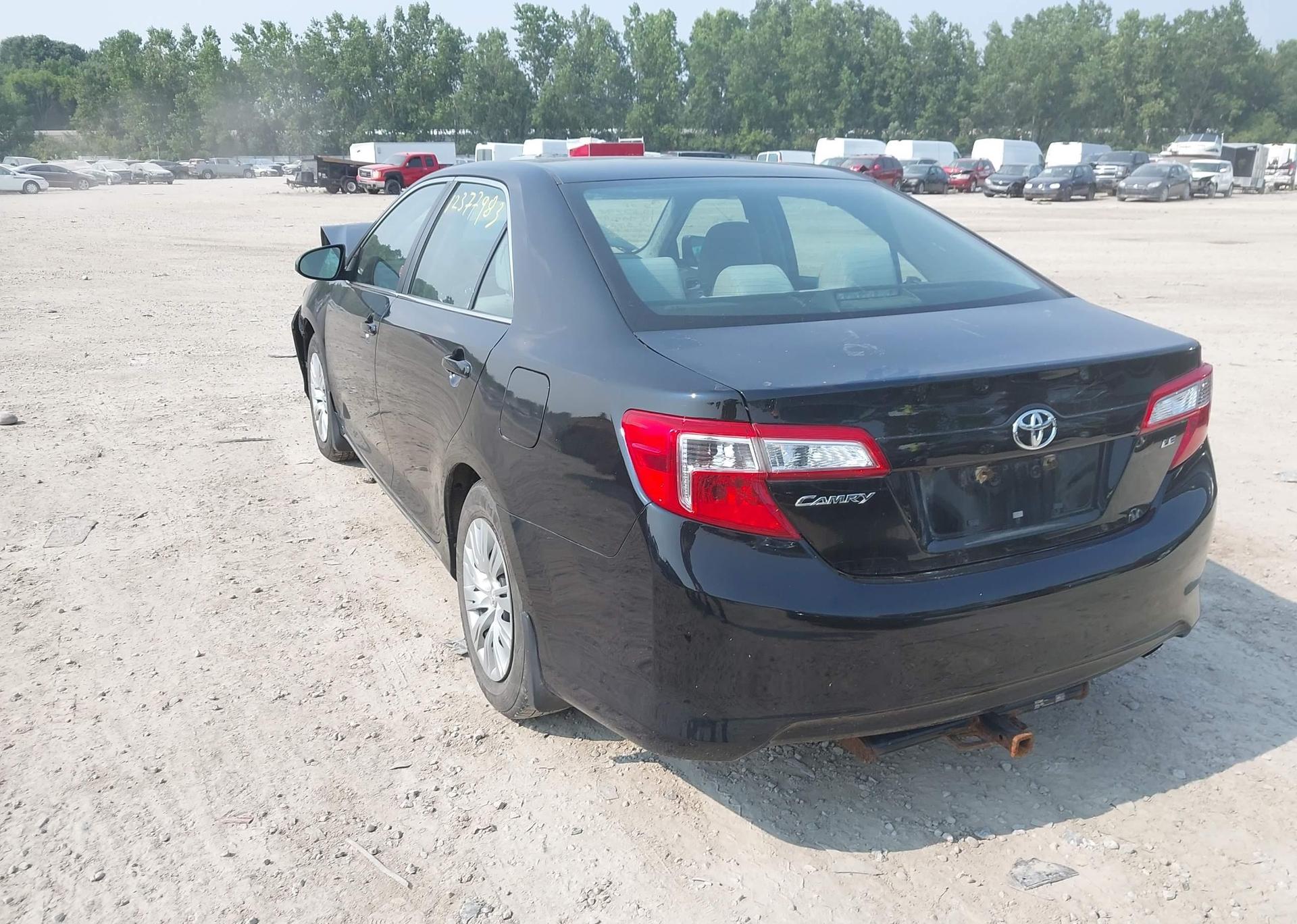 2014 TOYOTA CAMRY LE