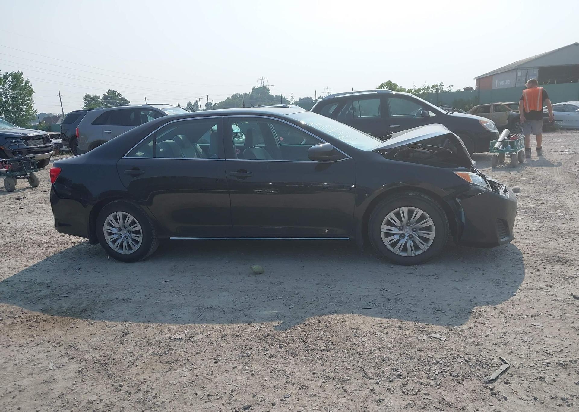 2014 TOYOTA CAMRY LE