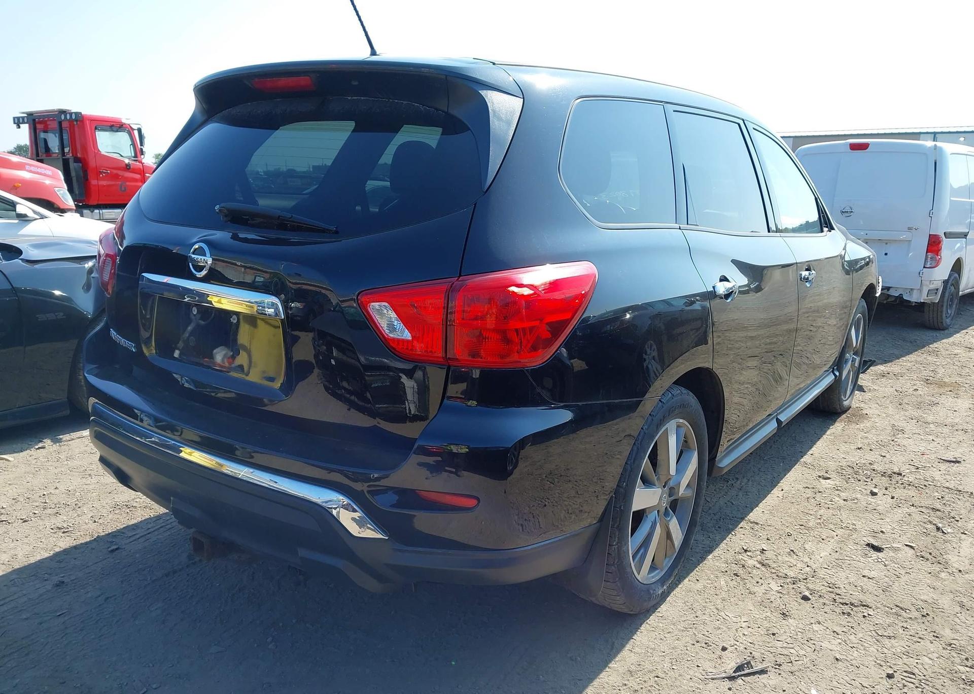 2017 NISSAN PATHFINDER S