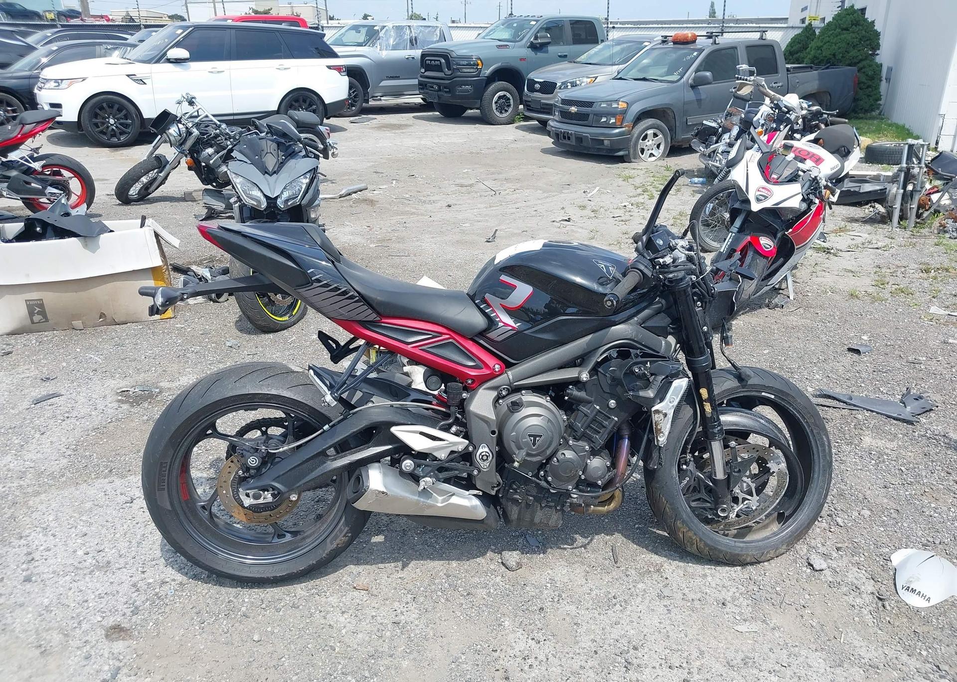 2022 TRIUMPH MOTORCYCLE STREET TRIPLE R