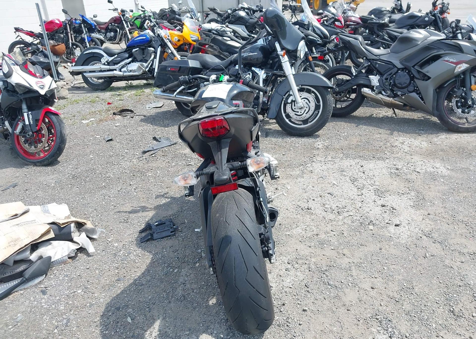 2022 TRIUMPH MOTORCYCLE STREET TRIPLE R