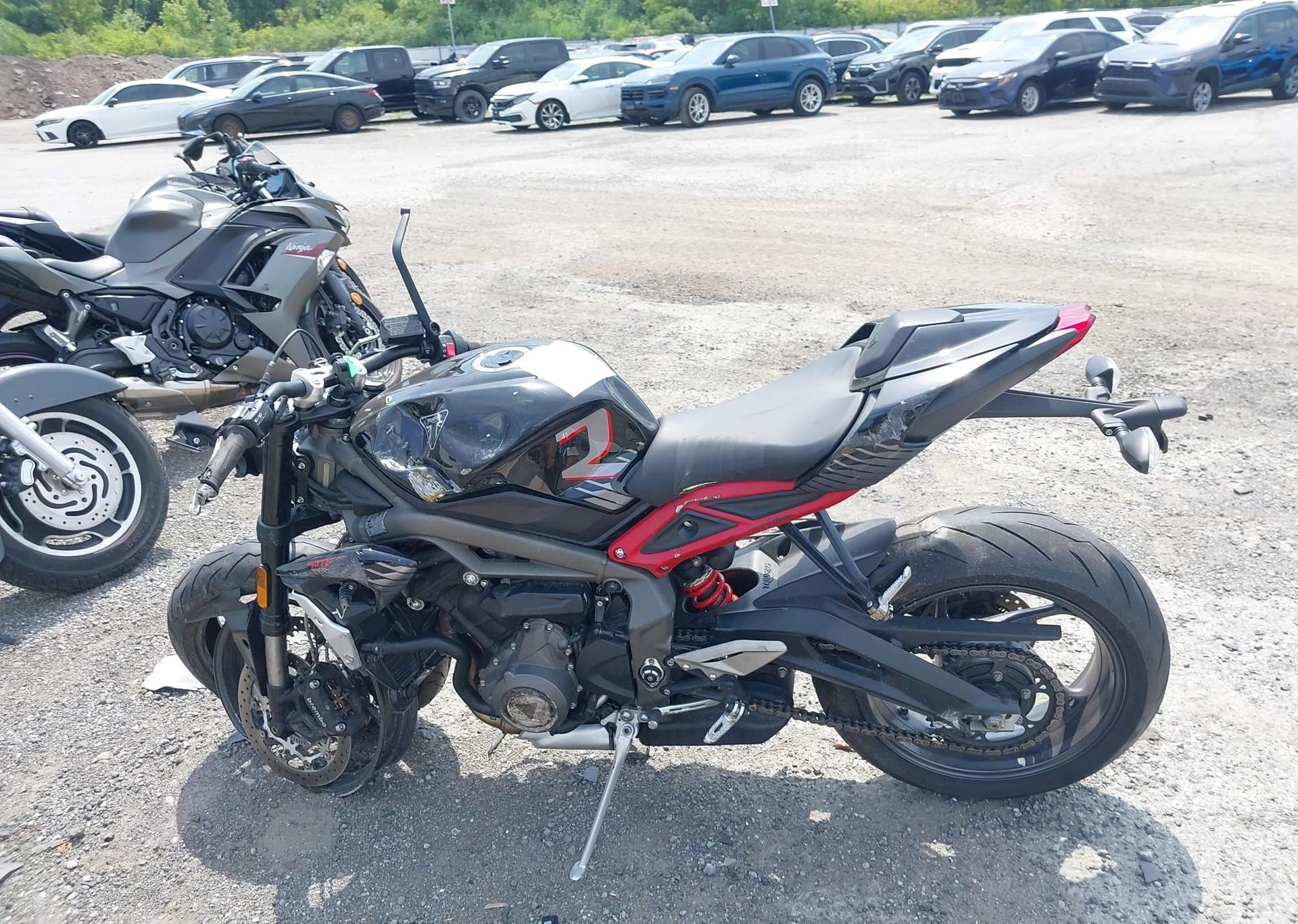 2022 TRIUMPH MOTORCYCLE STREET TRIPLE R
