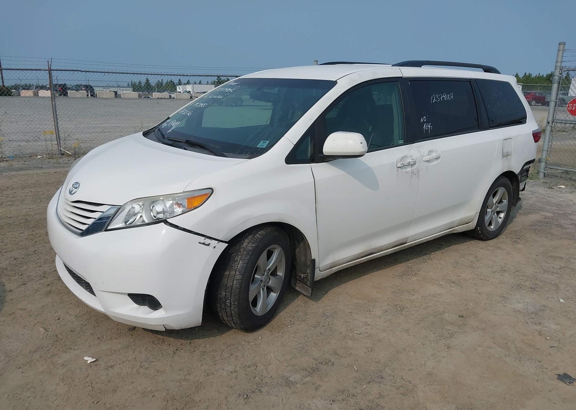2016 TOYOTA SIENNA LE 8 PASSENGER